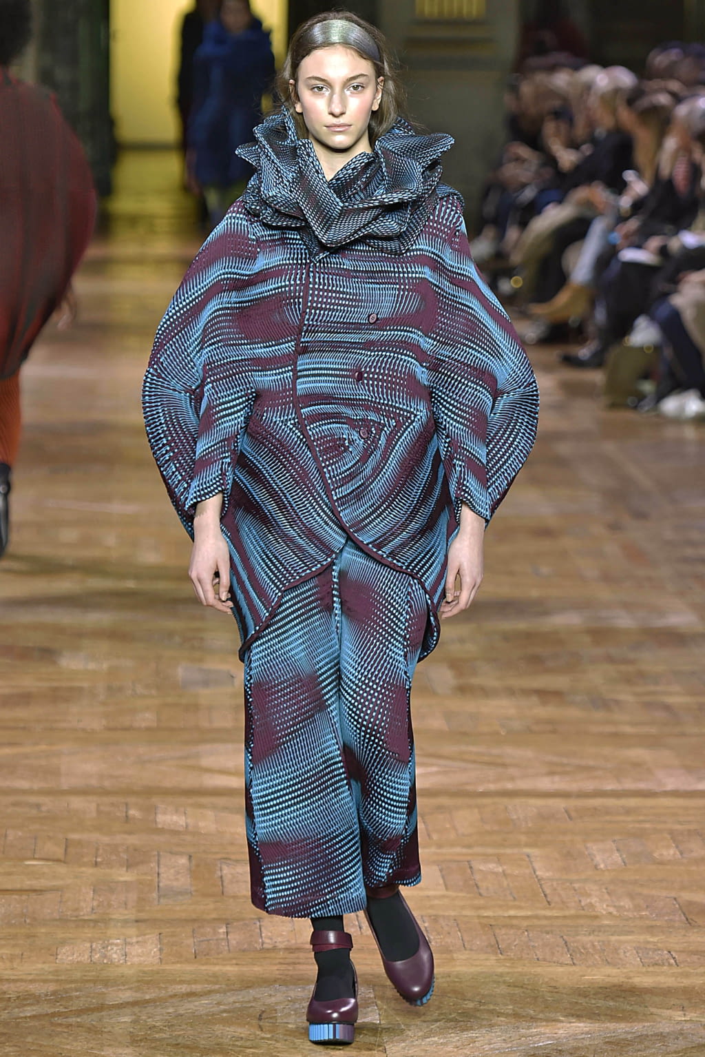 Fashion Week Paris Fall/Winter 2017 look 27 from the Issey Miyake collection womenswear