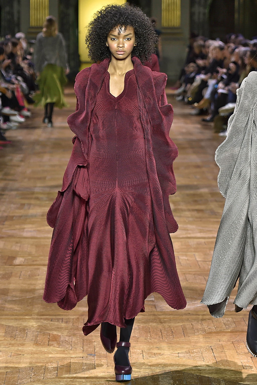 Fashion Week Paris Fall/Winter 2017 look 35 from the Issey Miyake collection womenswear