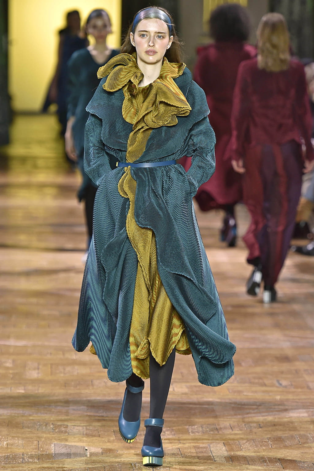 Fashion Week Paris Fall/Winter 2017 look 38 from the Issey Miyake collection womenswear