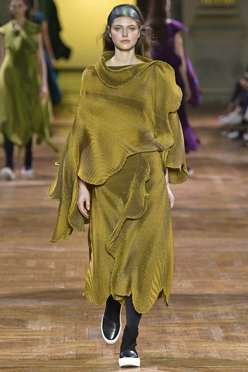 Fashion Week Paris Fall/Winter 2017 look 44 from the Issey Miyake collection womenswear