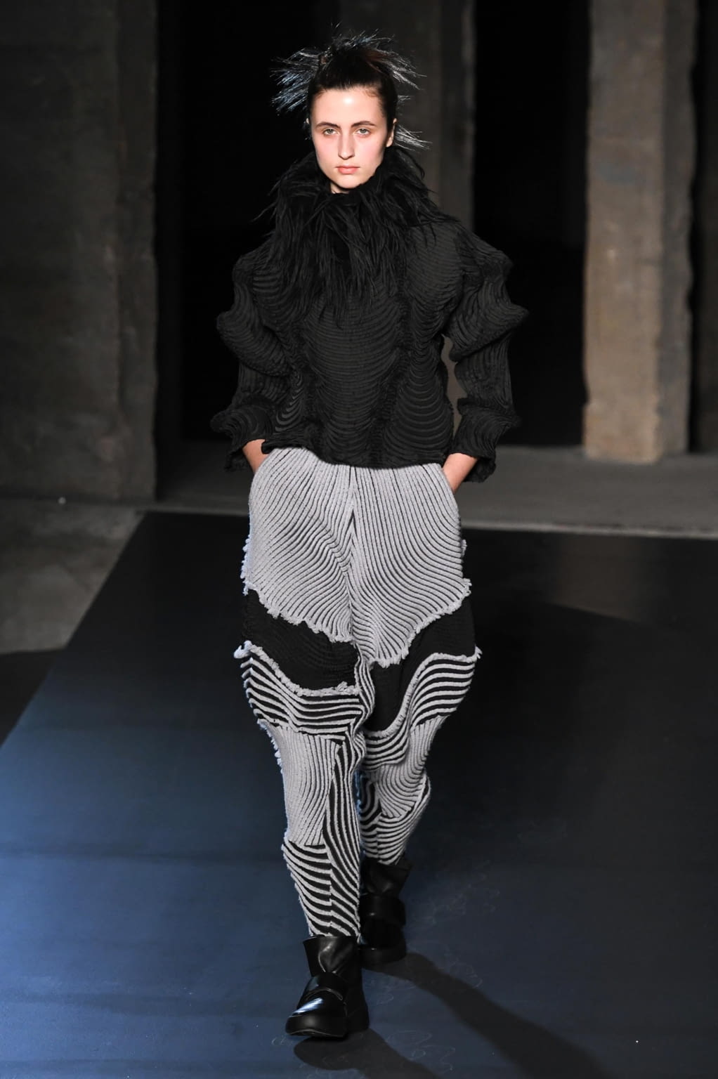 Fashion Week Paris Fall/Winter 2018 look 13 from the Issey Miyake collection womenswear