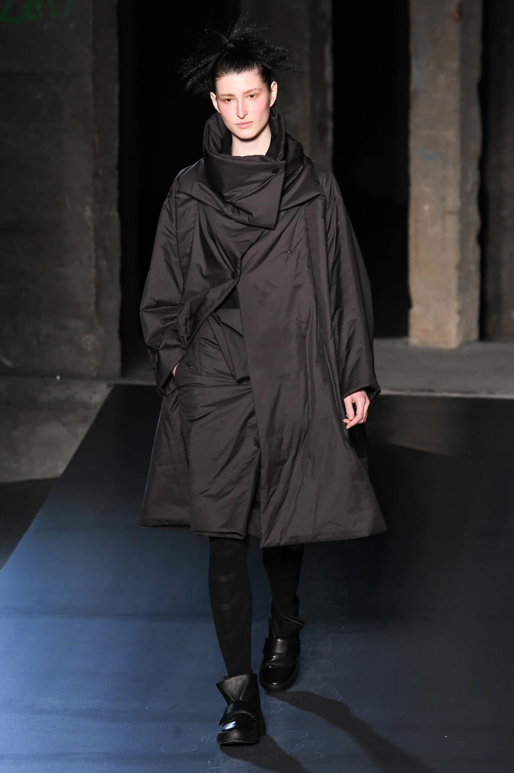 Fashion Week Paris Fall/Winter 2018 look 19 from the Issey Miyake collection womenswear