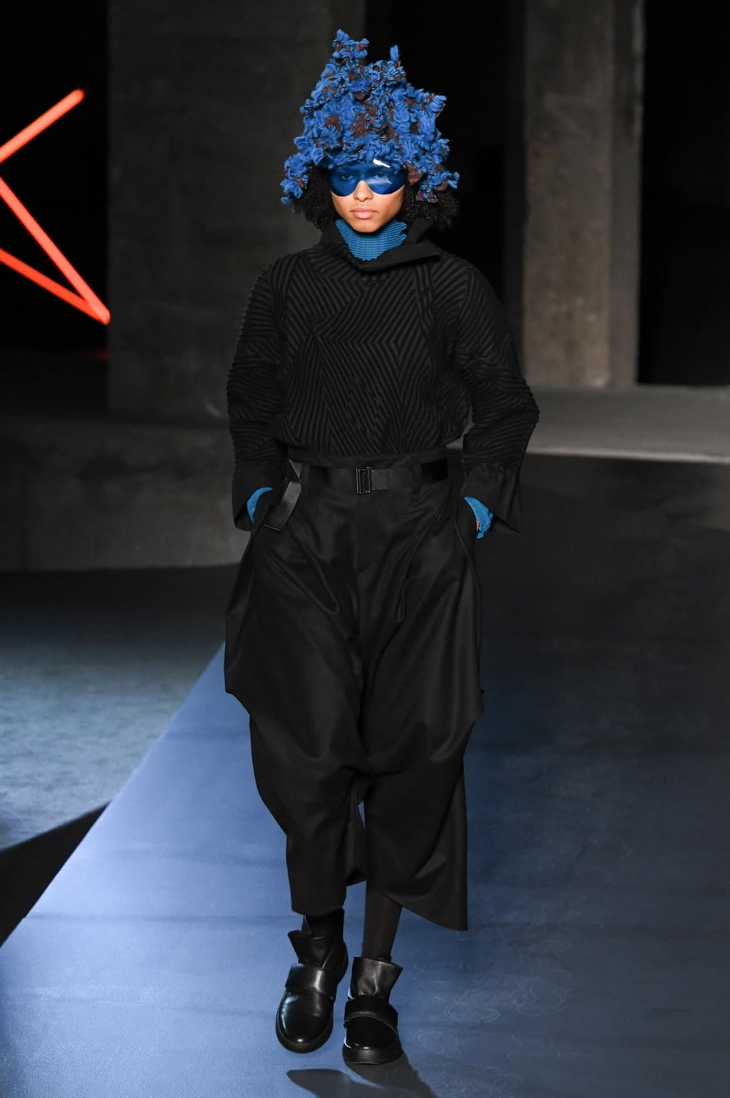 Fashion Week Paris Fall/Winter 2018 look 25 from the Issey Miyake collection womenswear