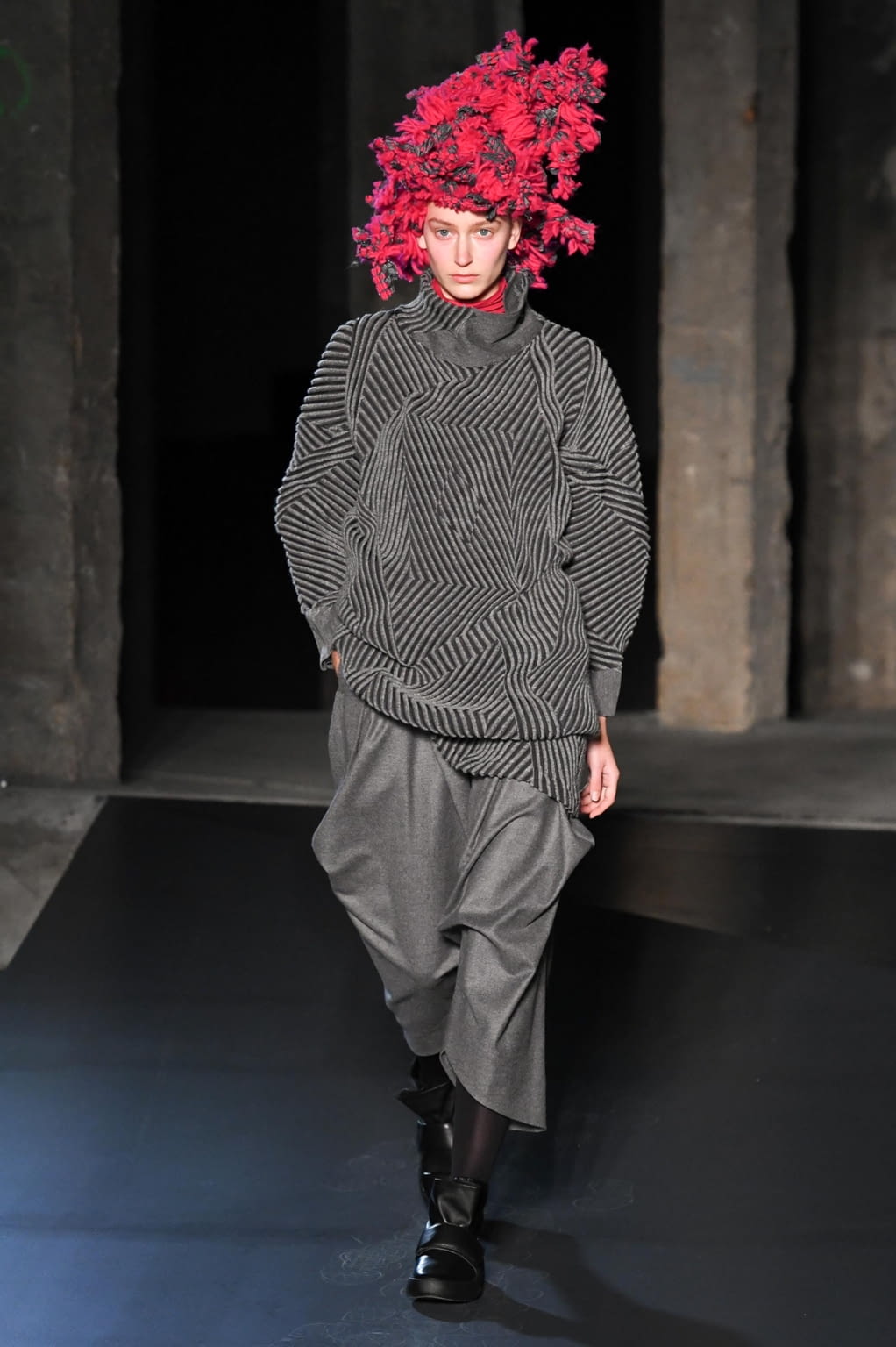 Fashion Week Paris Fall/Winter 2018 look 27 from the Issey Miyake collection womenswear