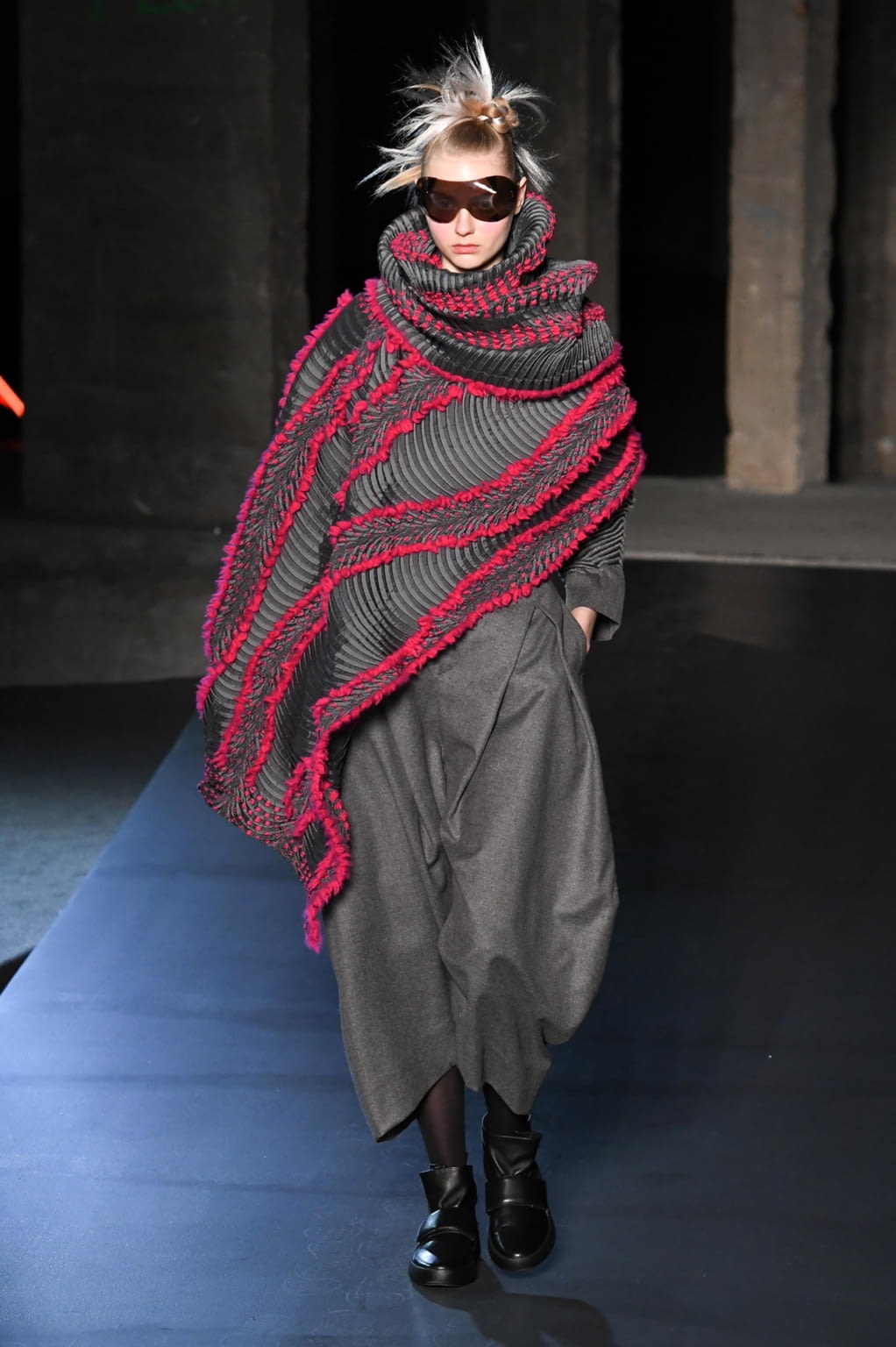 Fashion Week Paris Fall/Winter 2018 look 28 from the Issey Miyake collection womenswear