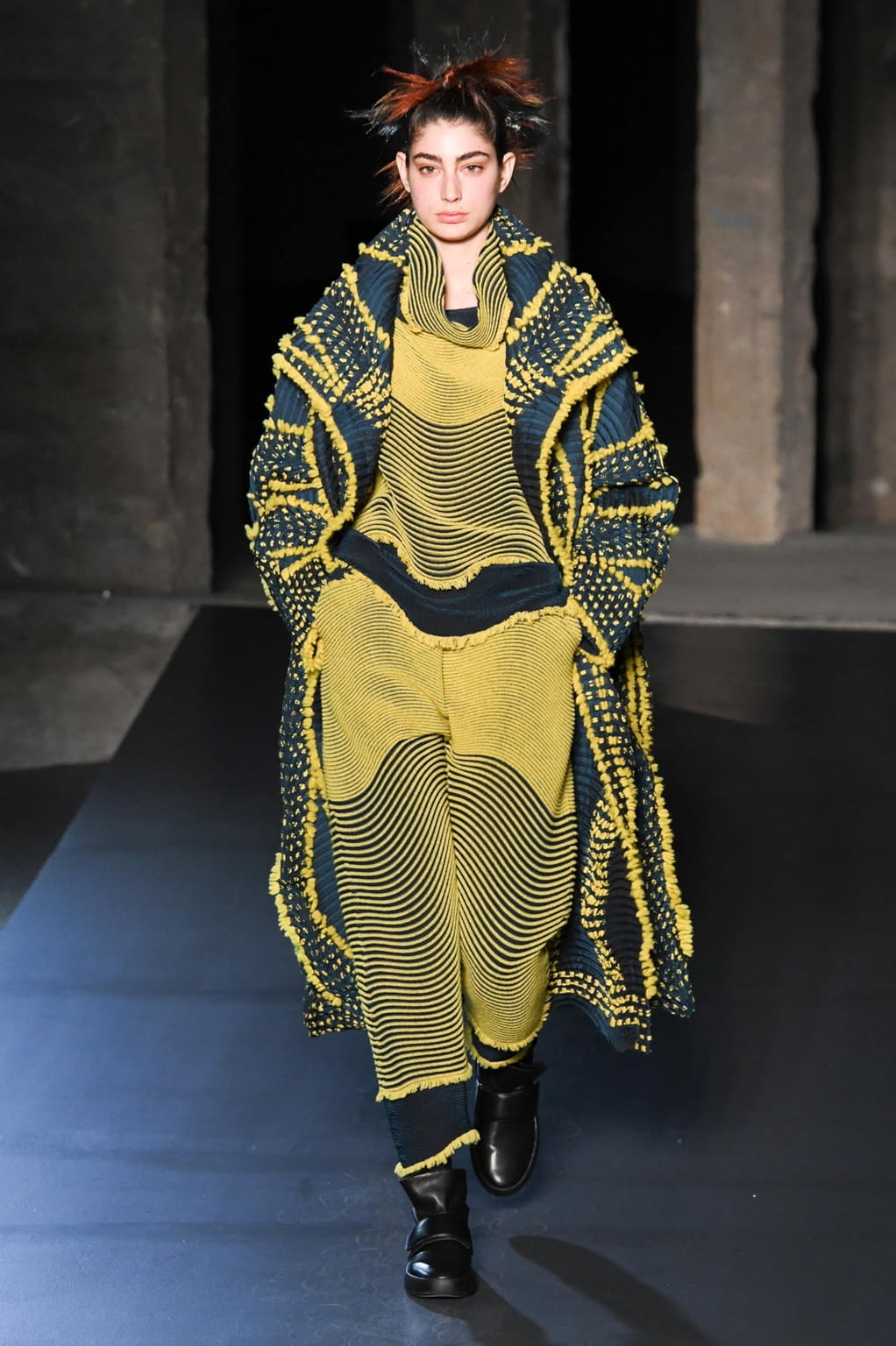 Fashion Week Paris Fall/Winter 2018 look 32 from the Issey Miyake collection womenswear
