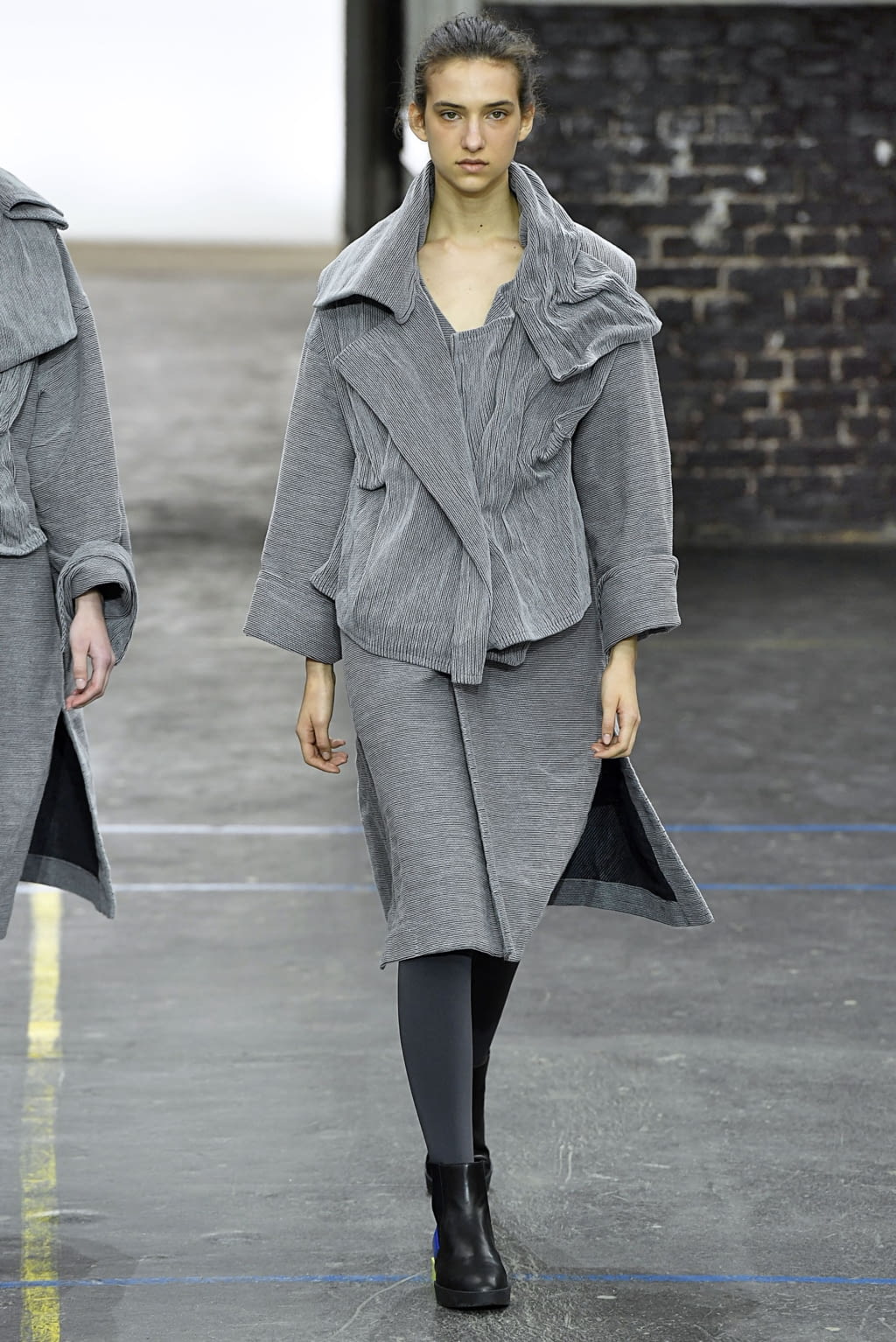 Fashion Week Paris Fall/Winter 2019 look 2 from the Issey Miyake collection 女装