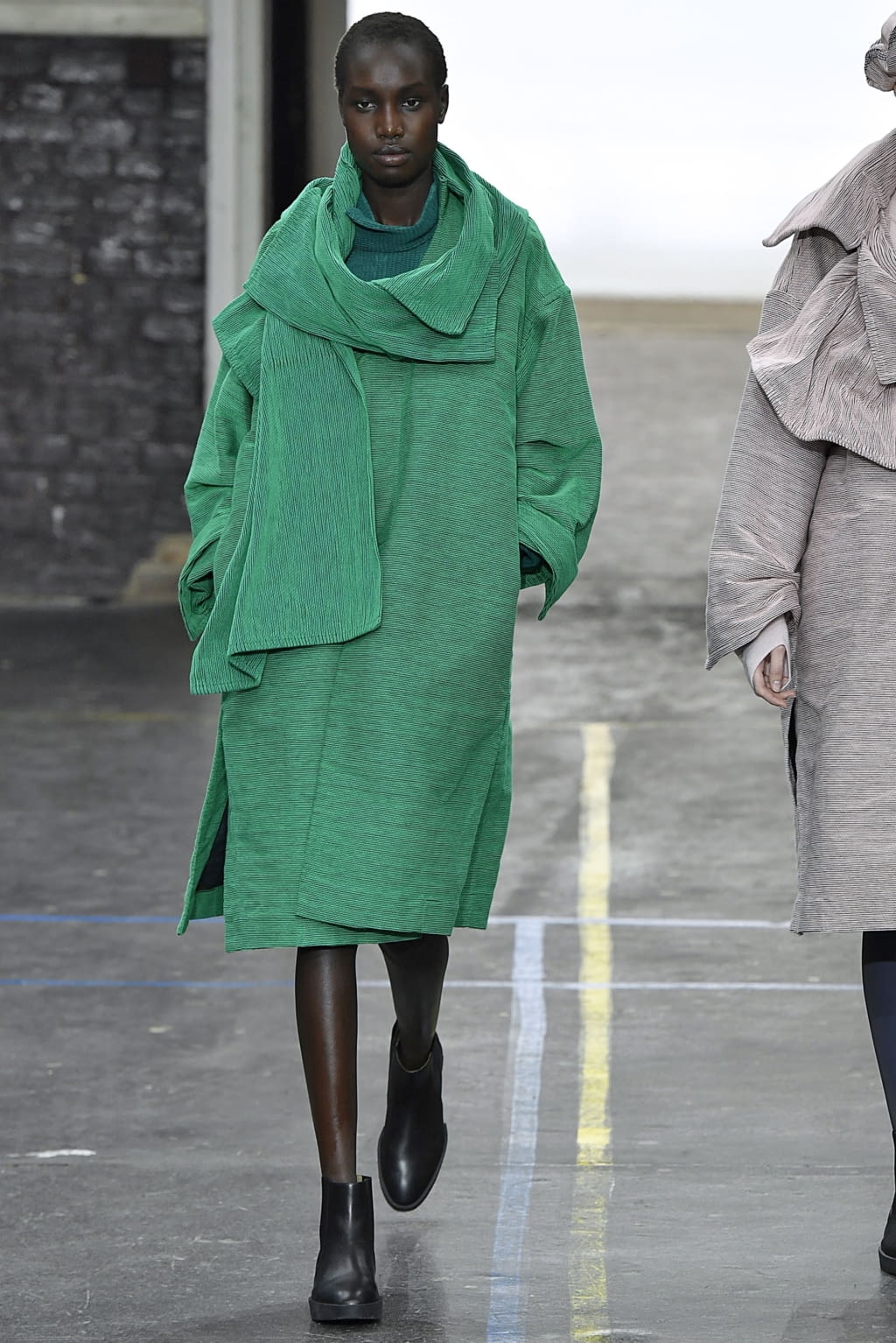 Fashion Week Paris Fall/Winter 2019 look 3 from the Issey Miyake collection womenswear