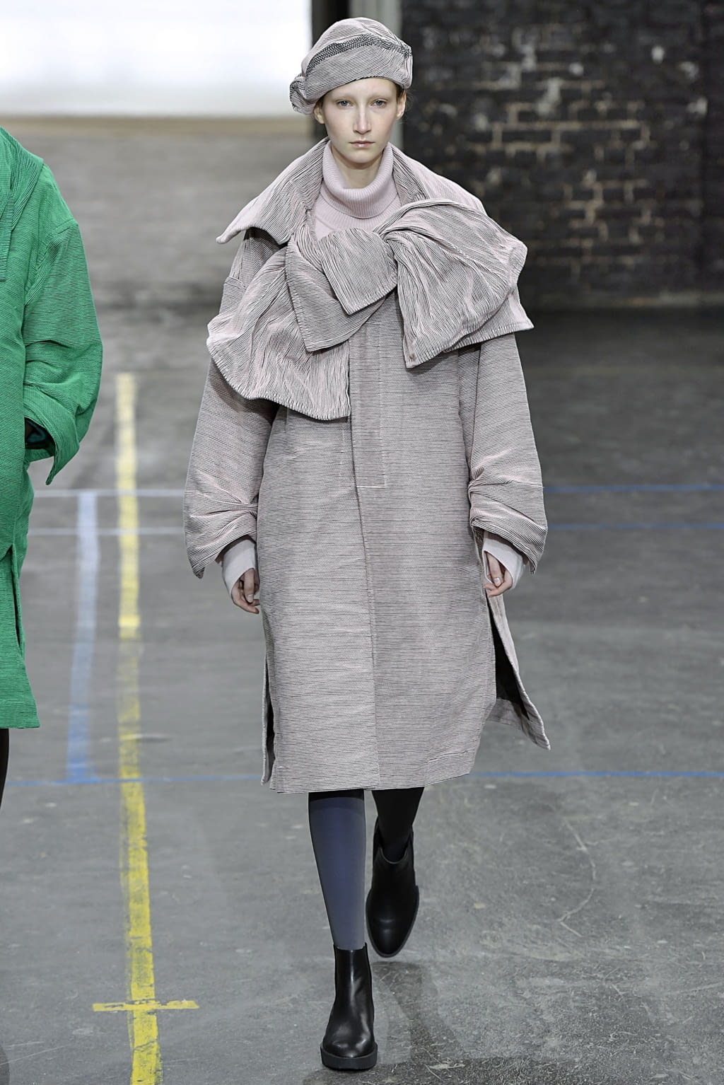 Fashion Week Paris Fall/Winter 2019 look 4 from the Issey Miyake collection 女装