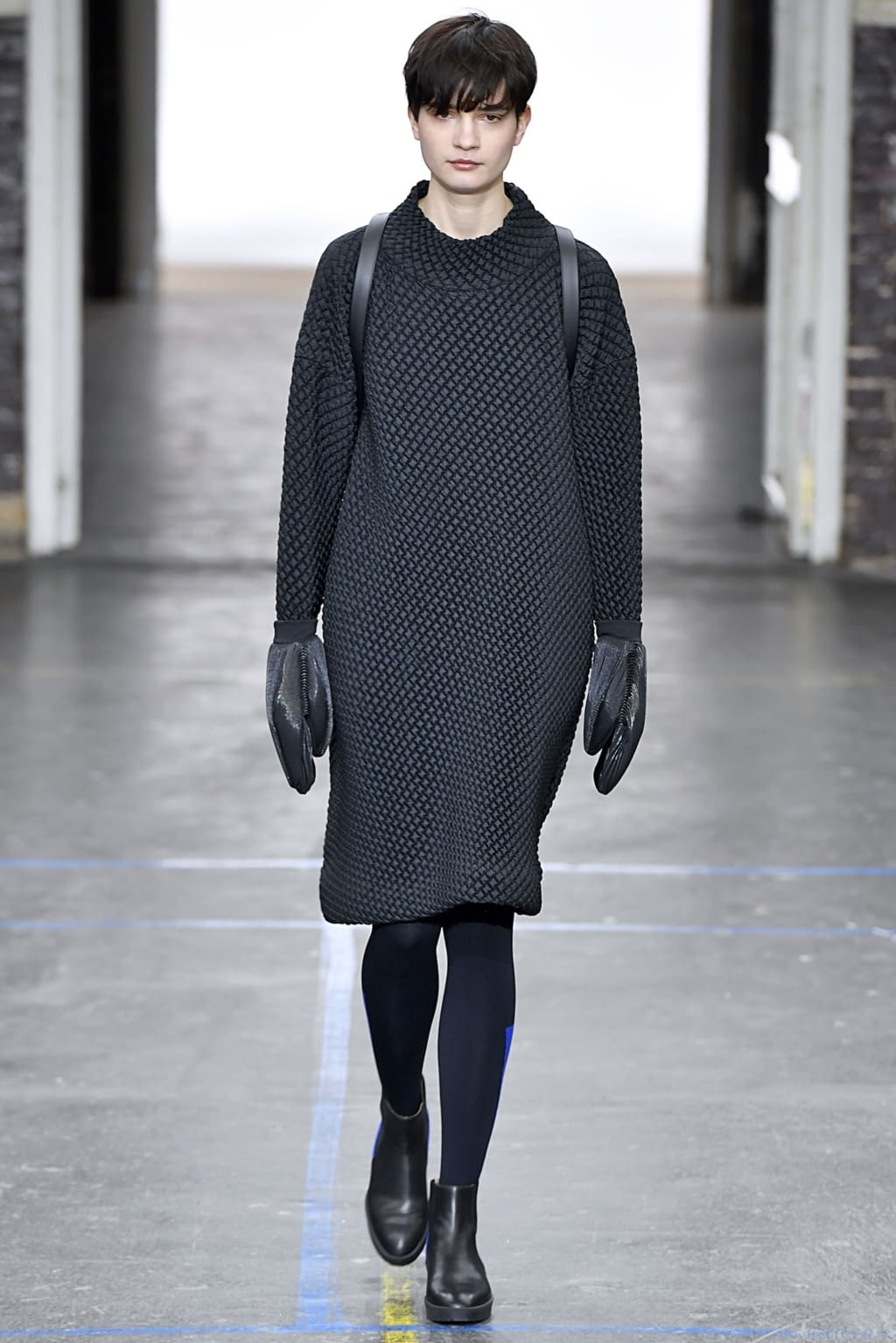 Fashion Week Paris Fall/Winter 2019 look 13 from the Issey Miyake collection womenswear