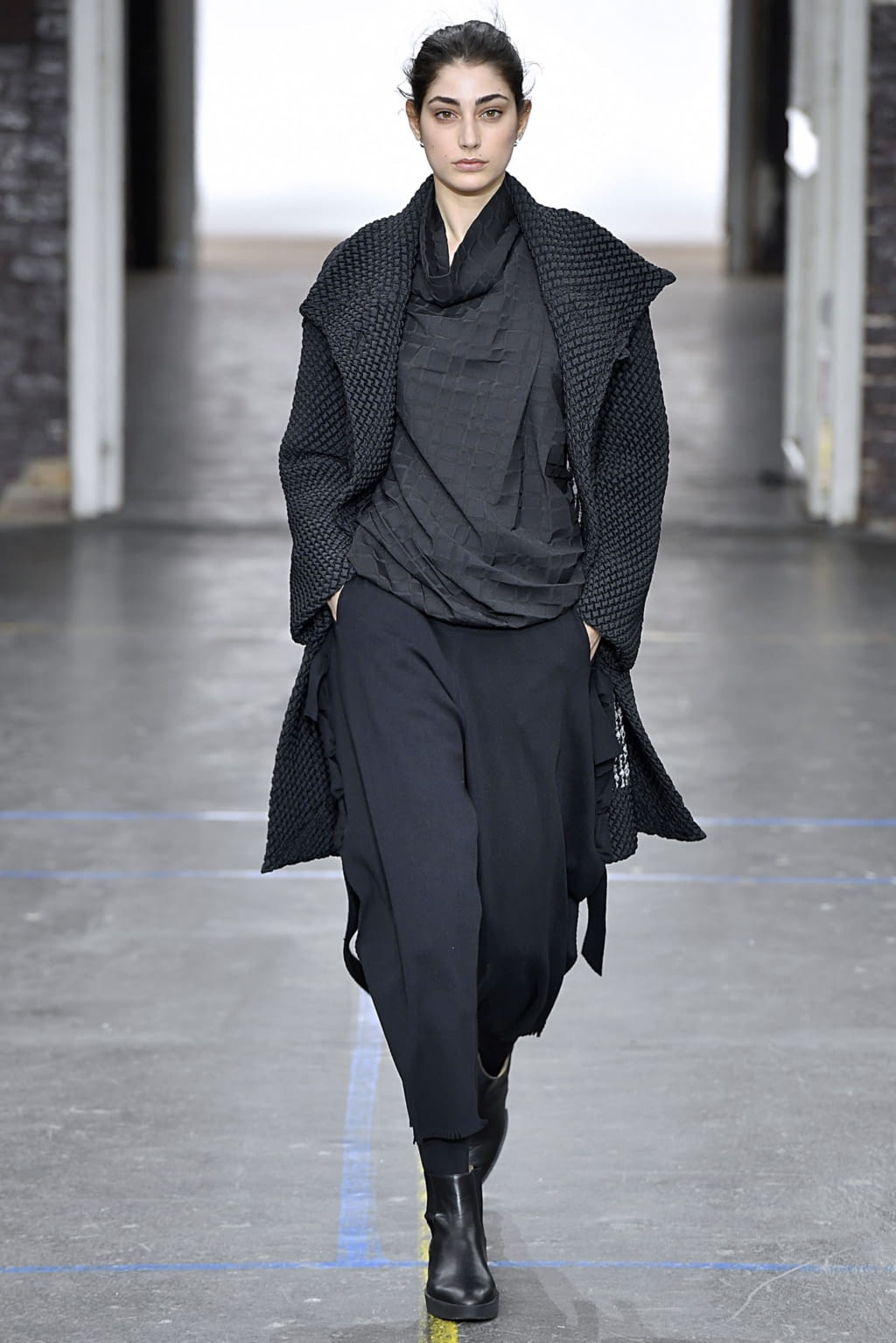 Fashion Week Paris Fall/Winter 2019 look 14 from the Issey Miyake collection 女装