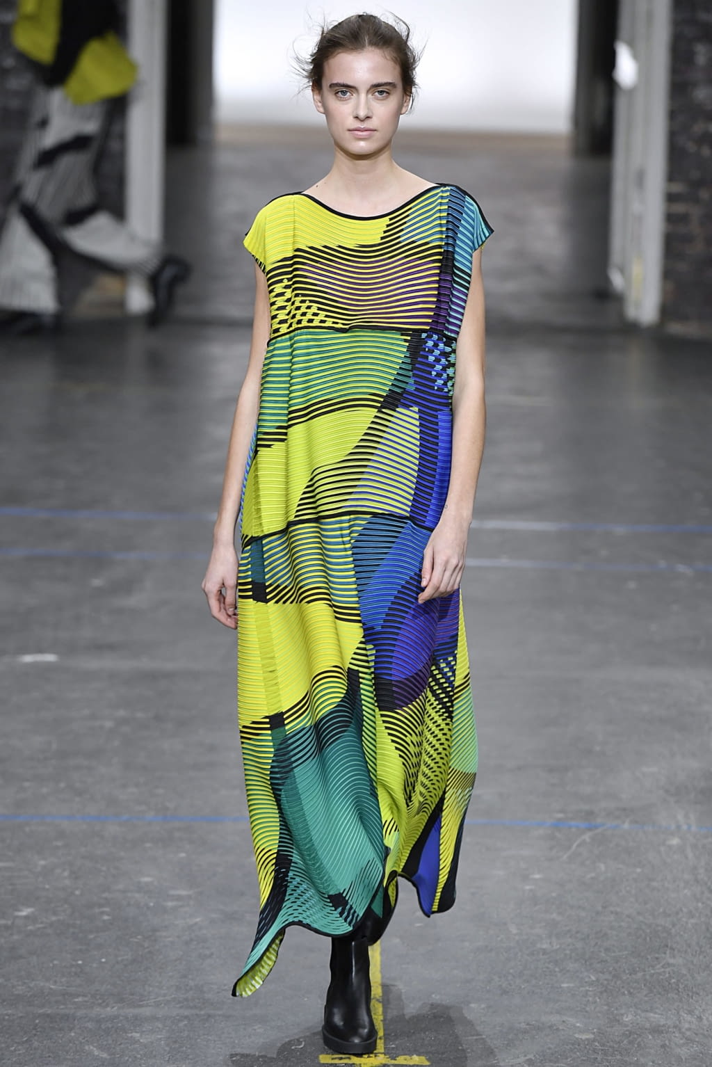 Fashion Week Paris Fall/Winter 2019 look 17 from the Issey Miyake collection womenswear