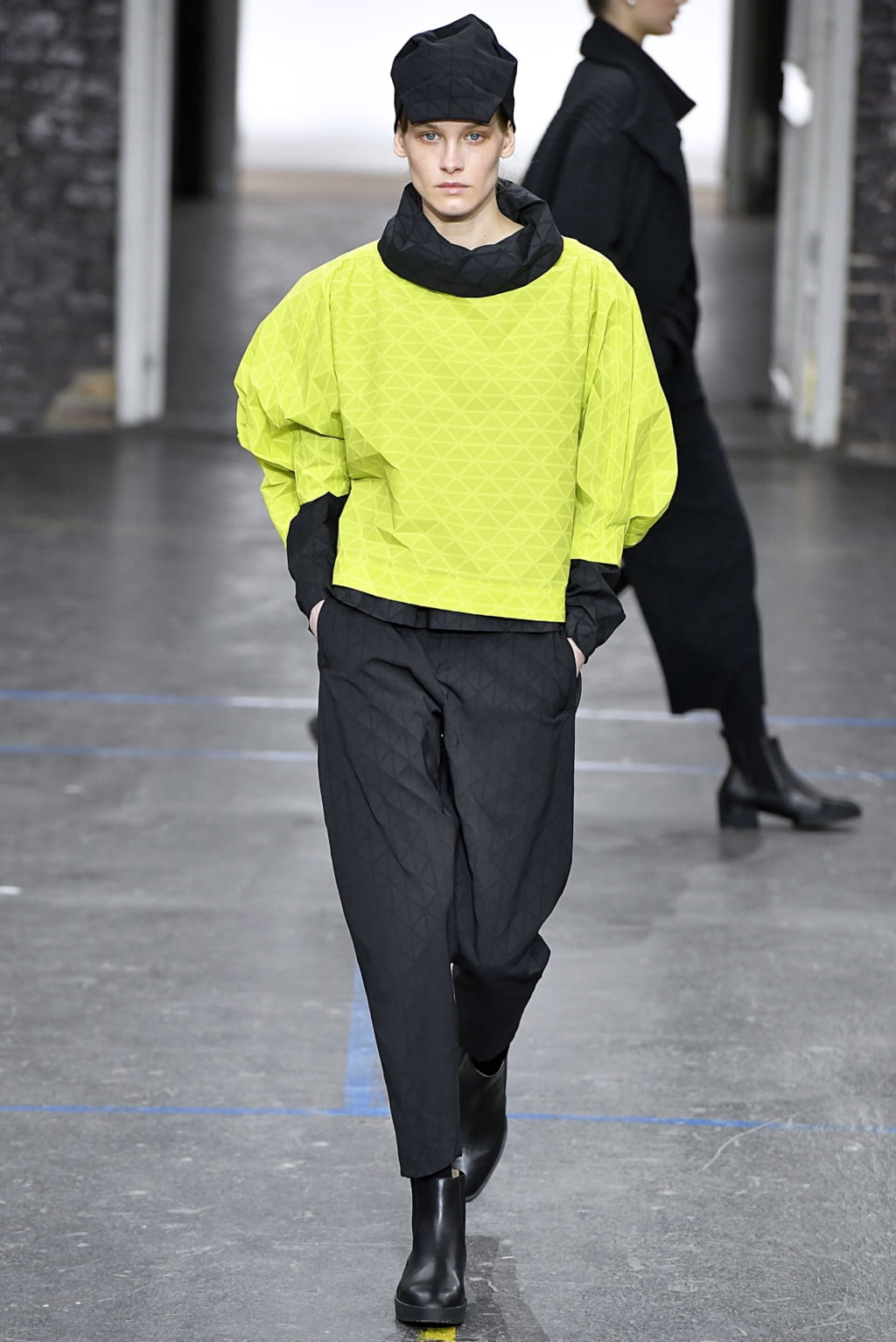 Fashion Week Paris Fall/Winter 2019 look 19 from the Issey Miyake collection womenswear