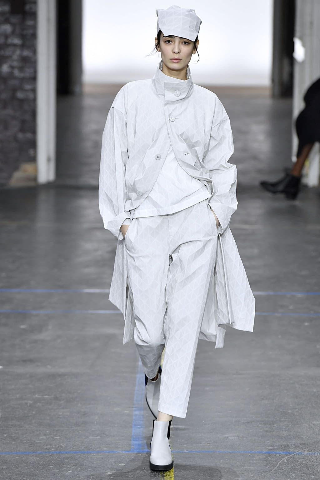 Fashion Week Paris Fall/Winter 2019 look 21 from the Issey Miyake collection womenswear