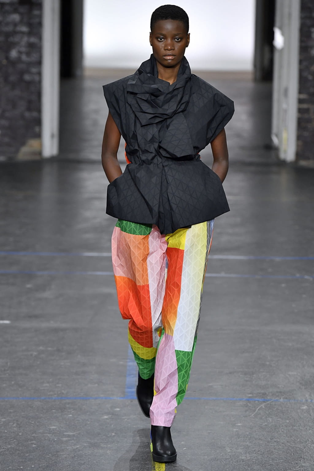 Fashion Week Paris Fall/Winter 2019 look 24 from the Issey Miyake collection womenswear