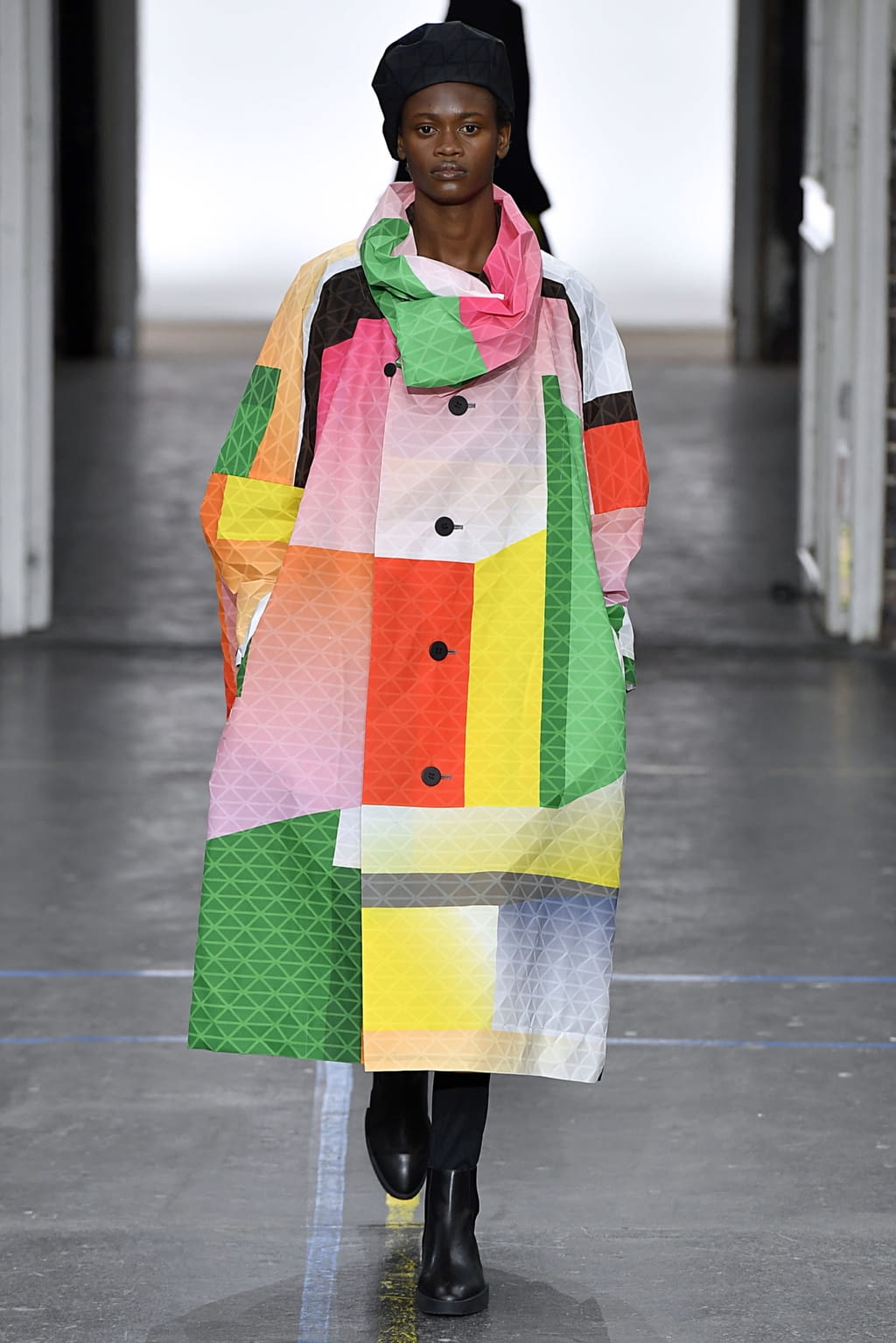 Fashion Week Paris Fall/Winter 2019 look 25 from the Issey Miyake collection womenswear