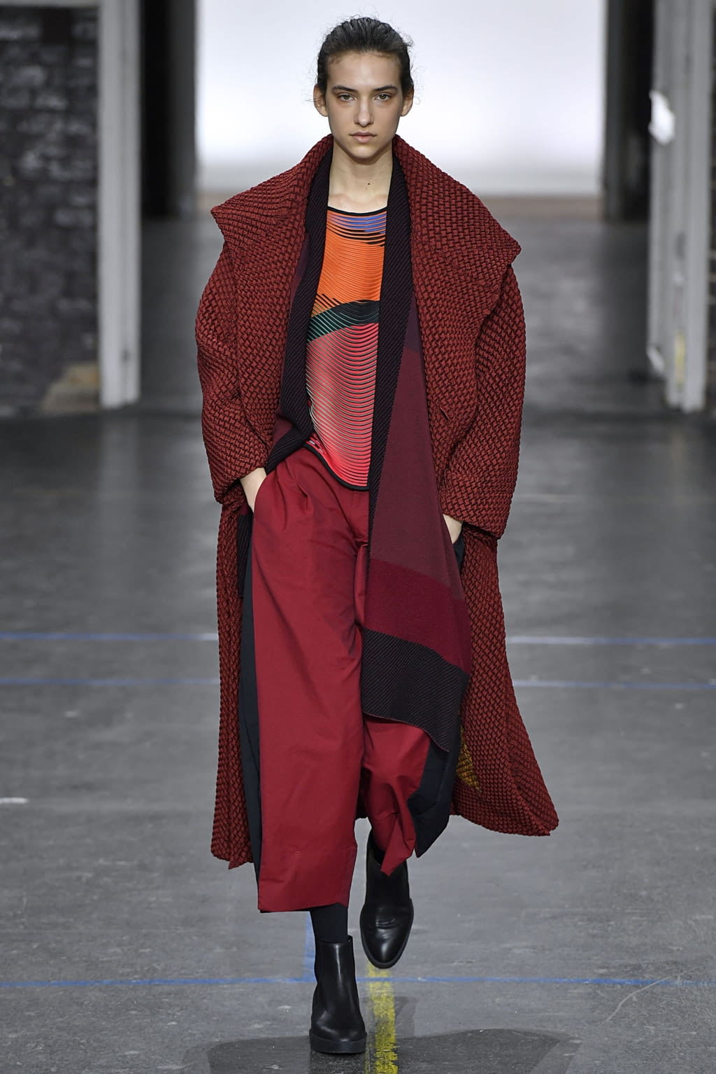 Fashion Week Paris Fall/Winter 2019 look 31 from the Issey Miyake collection womenswear