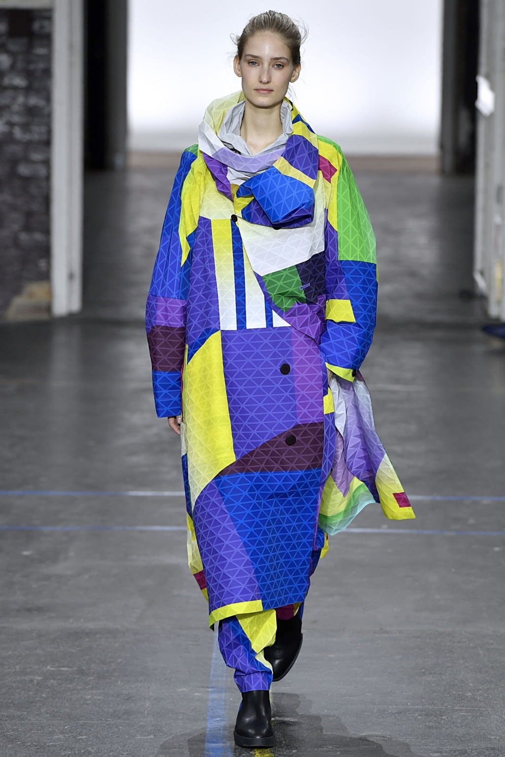 Fashion Week Paris Fall/Winter 2019 look 40 from the Issey Miyake collection womenswear