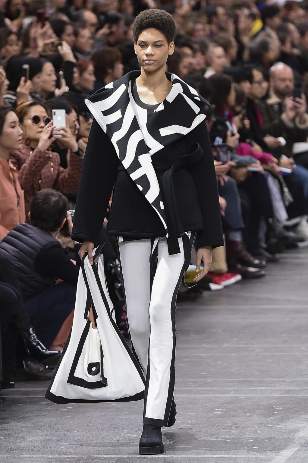 Fashion Week Paris Fall/Winter 2020 look 5 de la collection Issey Miyake womenswear