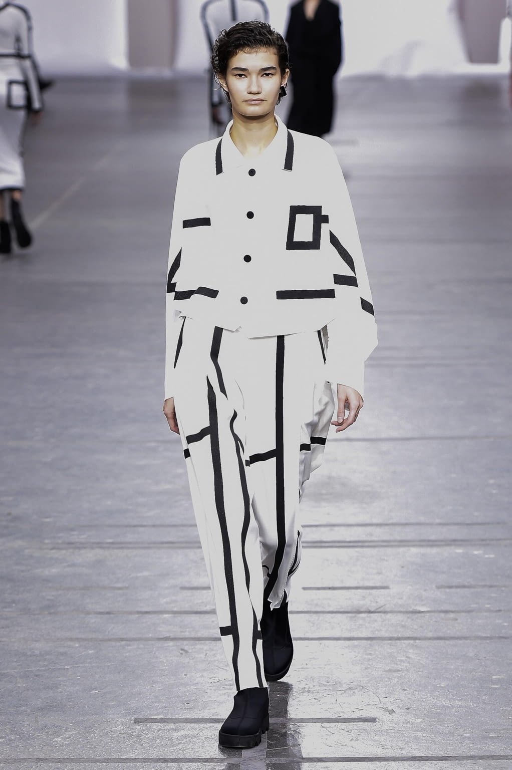 Fashion Week Paris Fall/Winter 2020 look 6 from the Issey Miyake collection womenswear