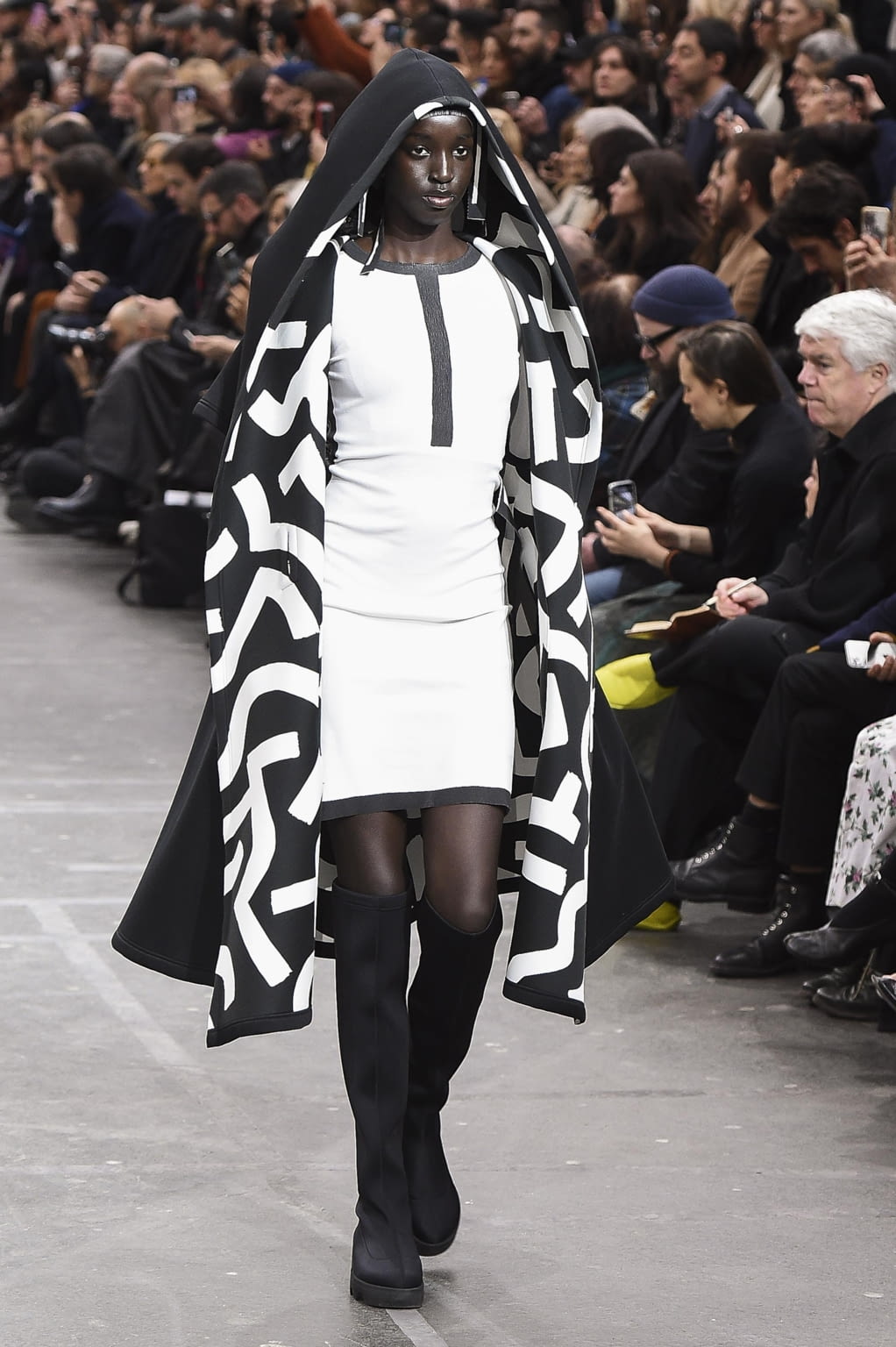 Fashion Week Paris Fall/Winter 2020 look 7 from the Issey Miyake collection 女装