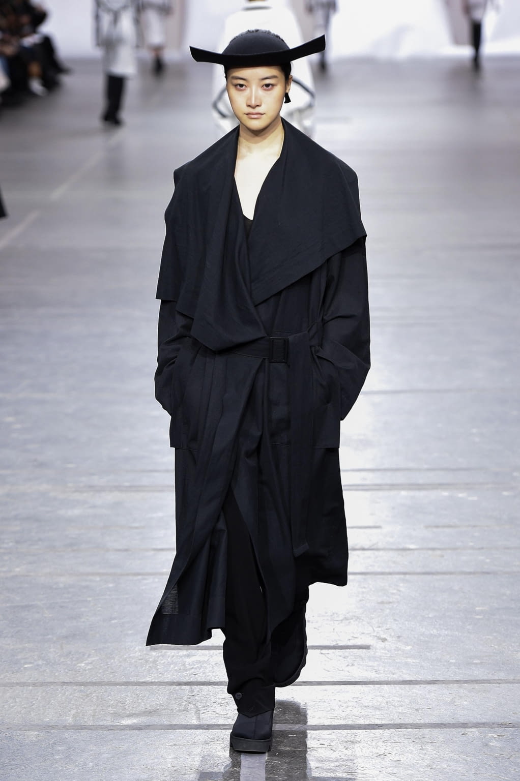Fashion Week Paris Fall/Winter 2020 look 10 de la collection Issey Miyake womenswear