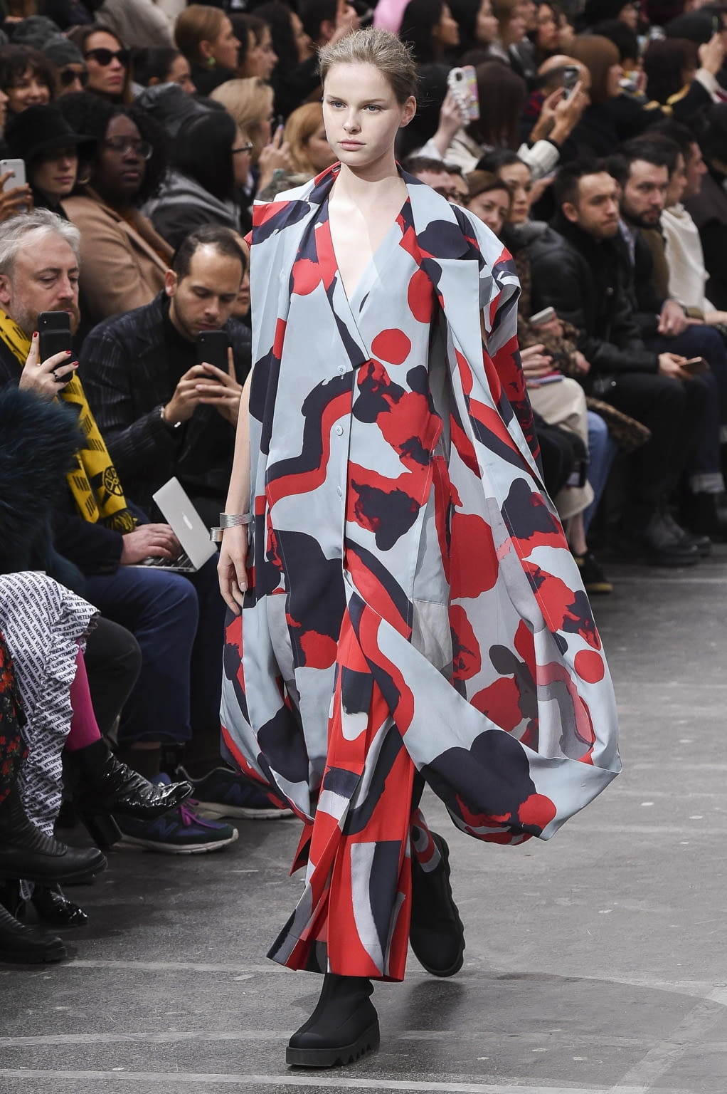 Fashion Week Paris Fall/Winter 2020 look 16 from the Issey Miyake collection womenswear