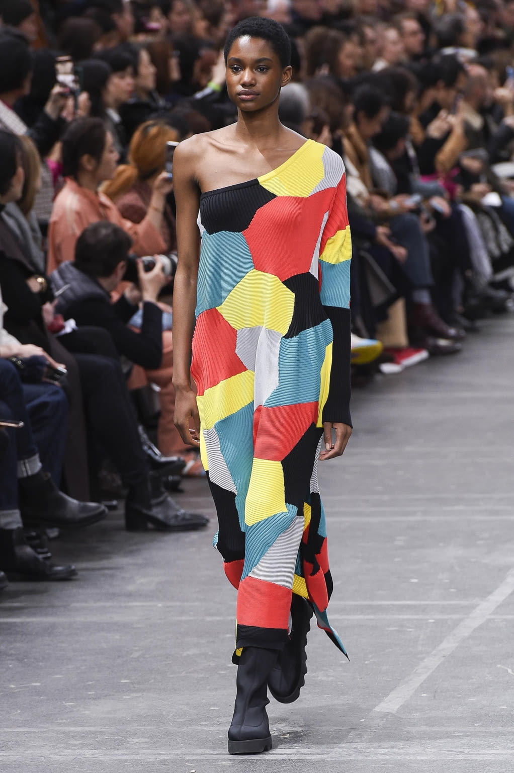 Fashion Week Paris Fall/Winter 2020 look 18 from the Issey Miyake collection womenswear