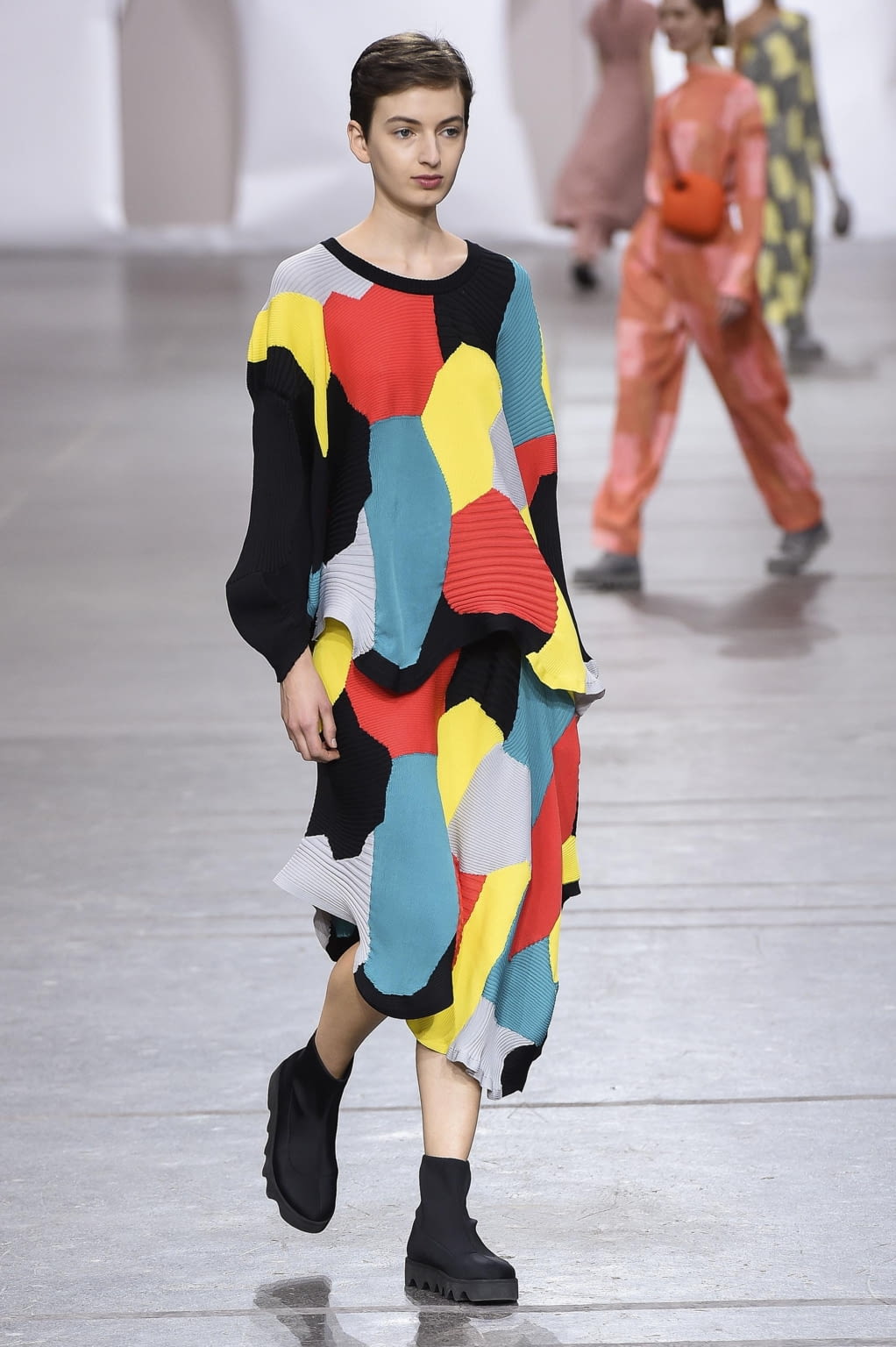 Fashion Week Paris Fall/Winter 2020 look 19 from the Issey Miyake collection womenswear