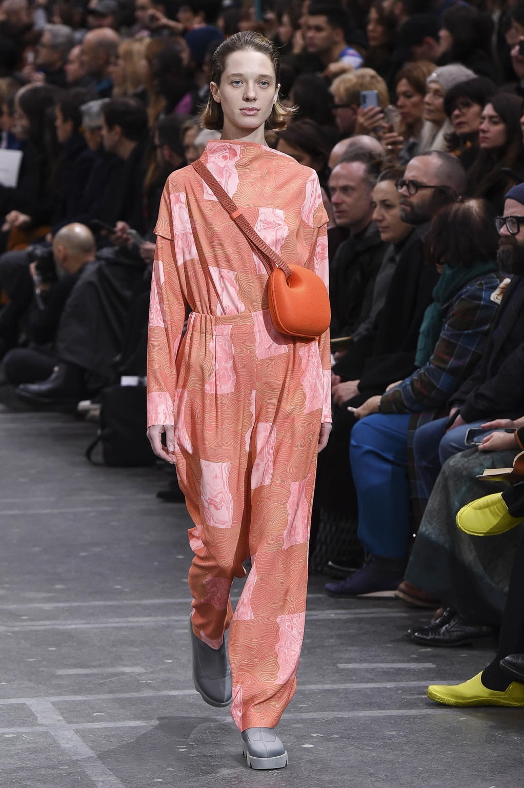 Fashion Week Paris Fall/Winter 2020 look 20 from the Issey Miyake collection womenswear