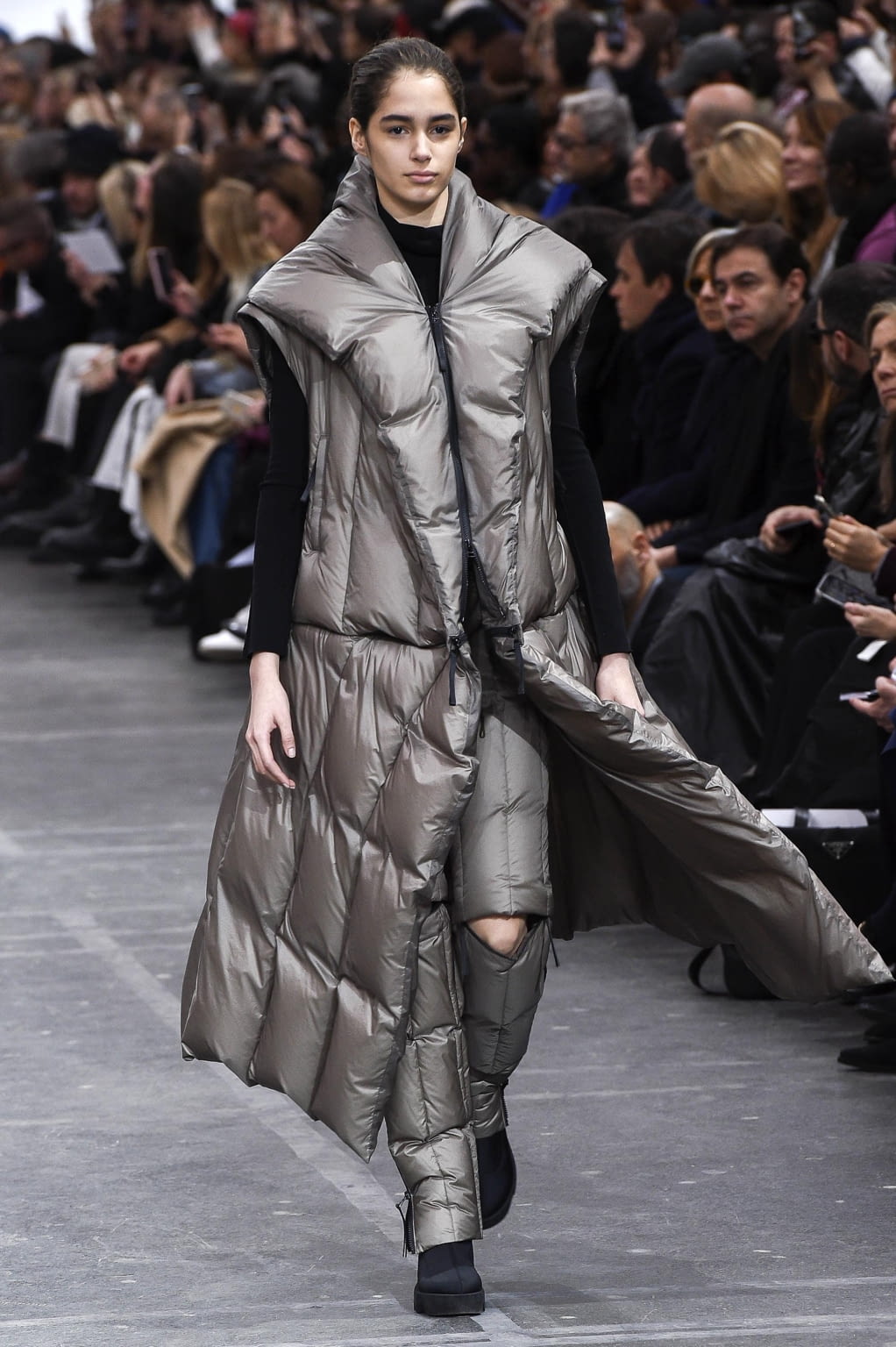 Fashion Week Paris Fall/Winter 2020 look 24 from the Issey Miyake collection womenswear