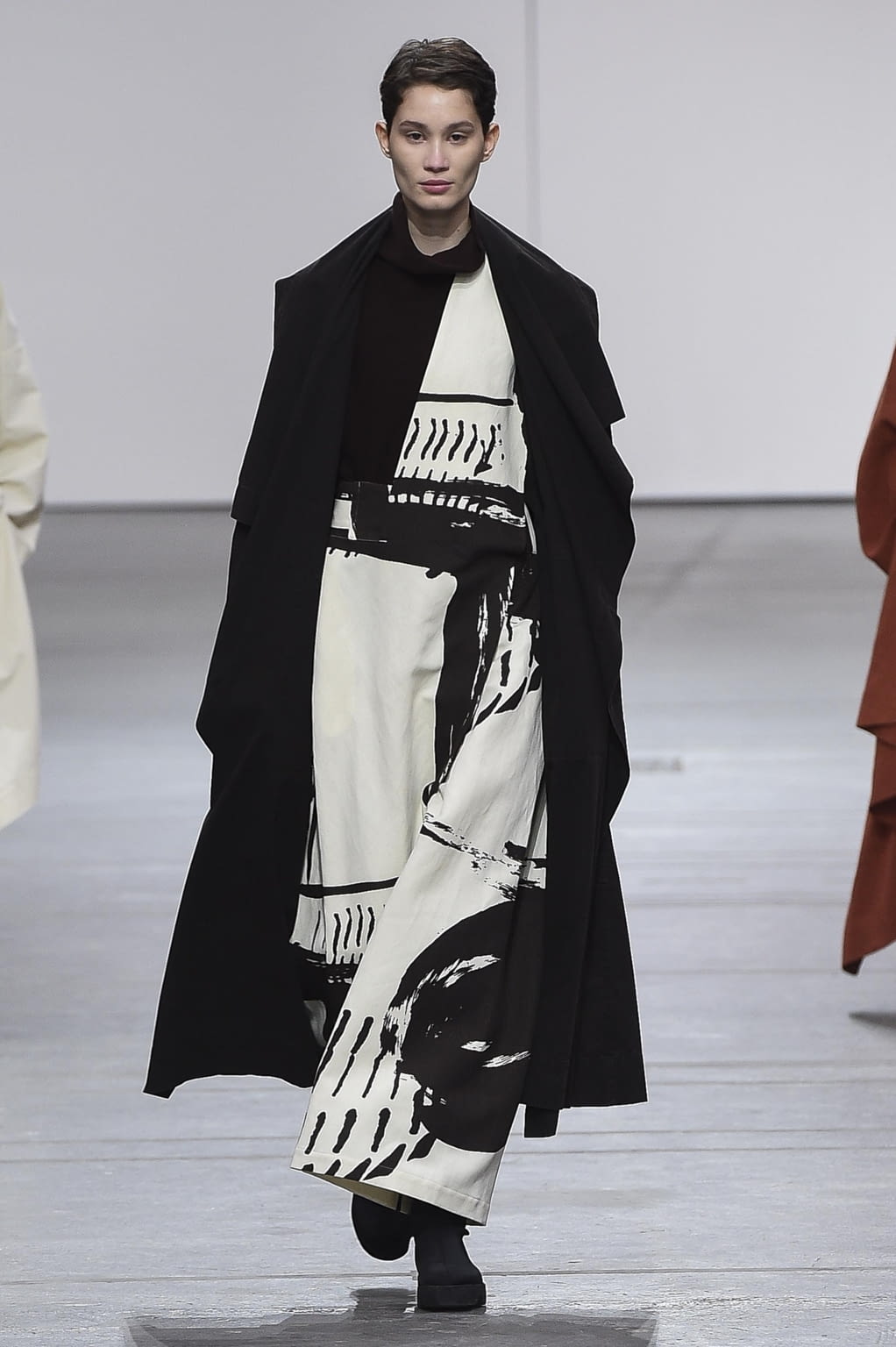 Fashion Week Paris Fall/Winter 2020 look 30 from the Issey Miyake collection 女装