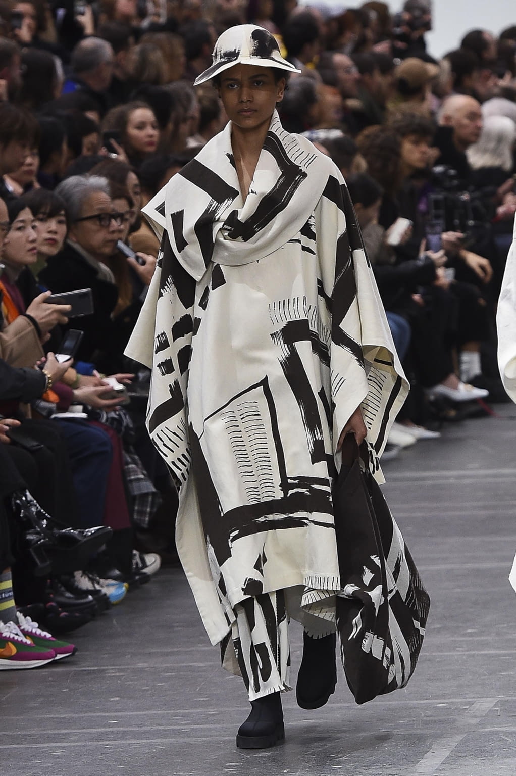 Fashion Week Paris Fall/Winter 2020 look 28 from the Issey Miyake collection 女装