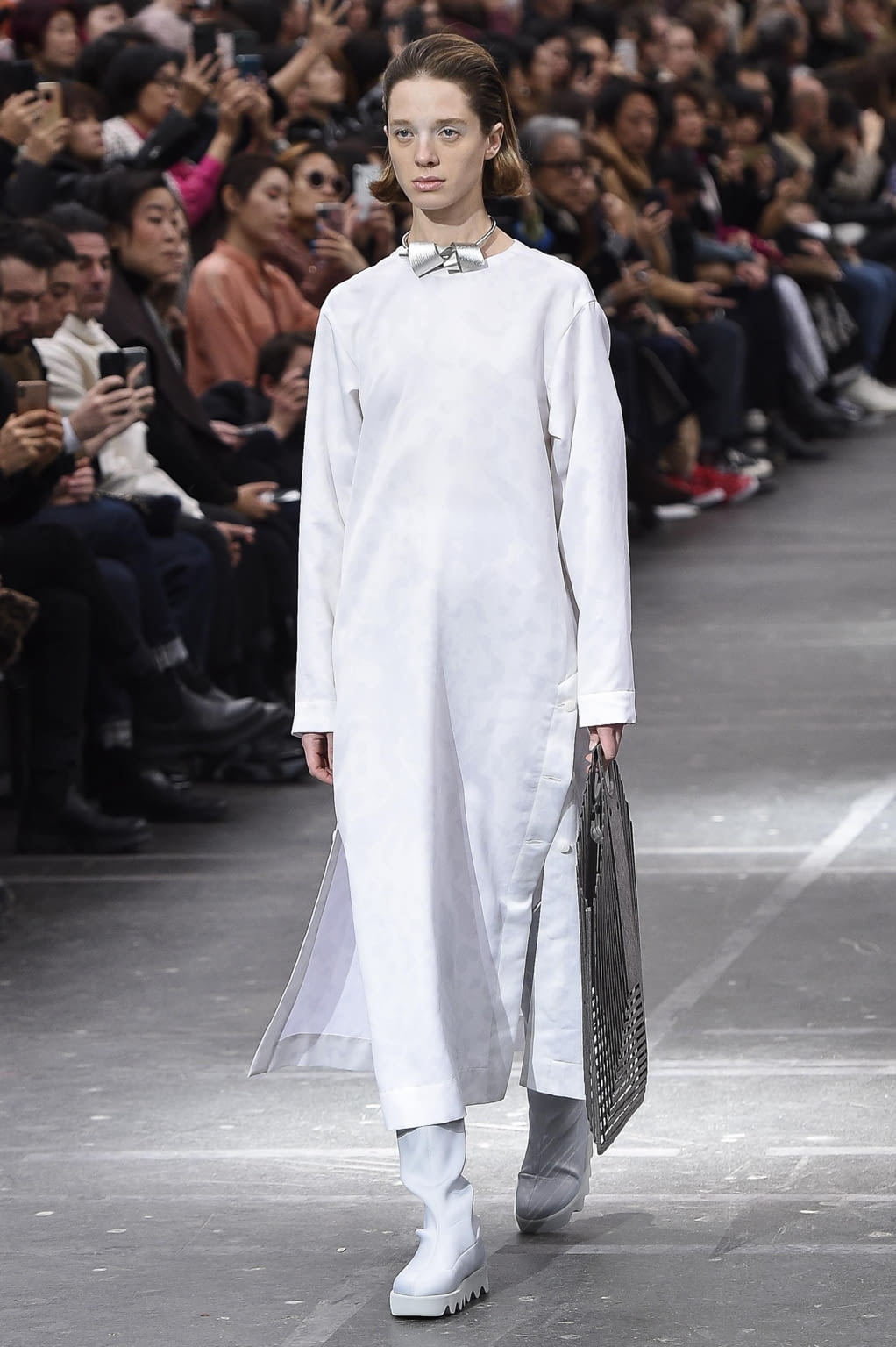 Fashion Week Paris Fall/Winter 2020 look 39 from the Issey Miyake collection womenswear