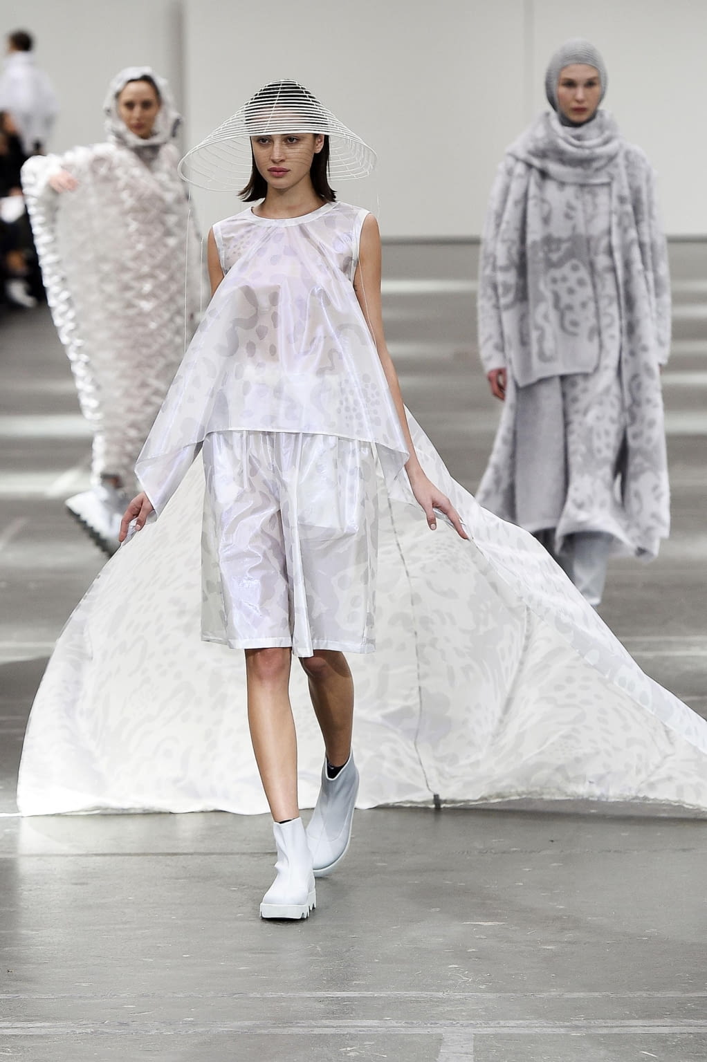 Fashion Week Paris Fall/Winter 2020 look 46 from the Issey Miyake collection womenswear