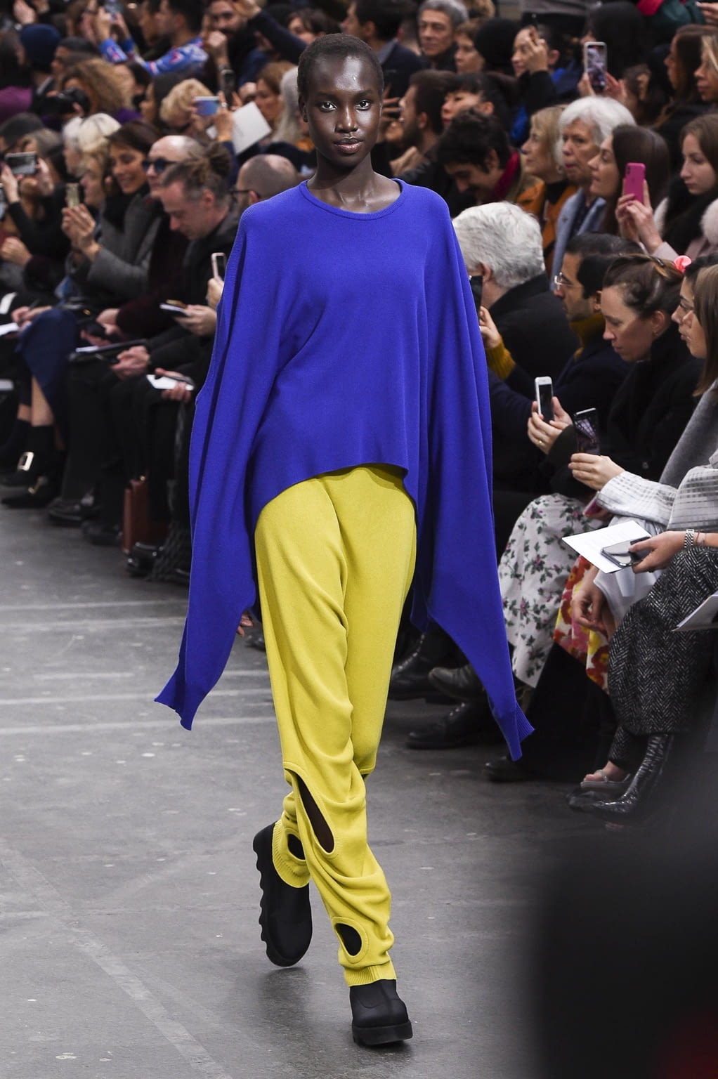 Fashion Week Paris Fall/Winter 2020 look 68 from the Issey Miyake collection 女装