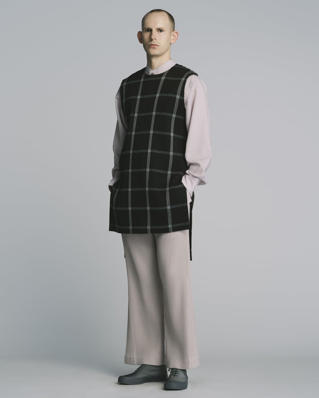 Fashion Week Paris Fall/Winter 2022 look 22 from the HOMME PLISSÉ ISSEY MIYAKE collection 男装