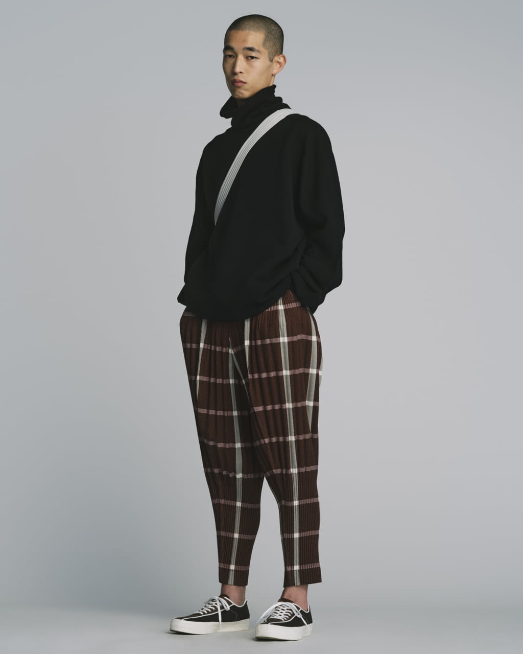 Fashion Week Paris Fall/Winter 2022 look 25 from the HOMME PLISSÉ ISSEY MIYAKE collection menswear