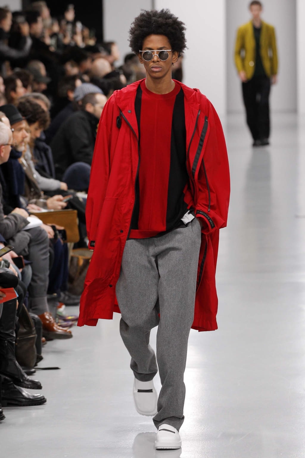 Fashion Week Paris Fall/Winter 2018 look 1 from the Issey Miyake Men collection menswear