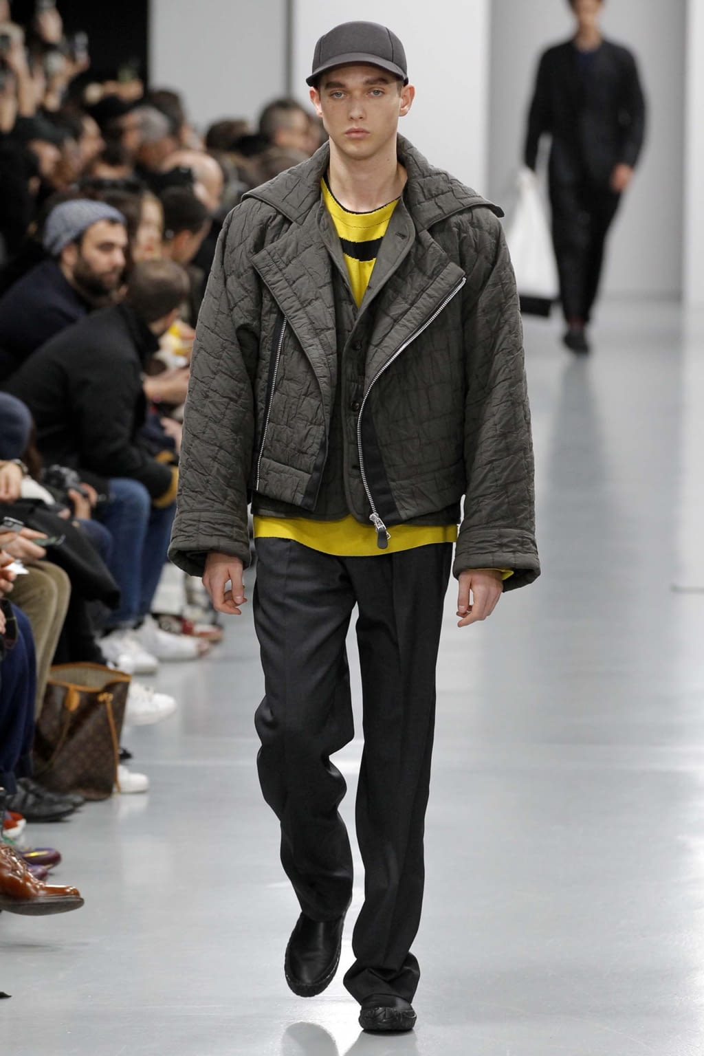 Fashion Week Paris Fall/Winter 2018 look 13 from the Issey Miyake Men collection menswear