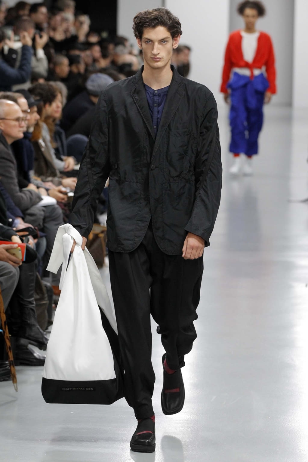 Fashion Week Paris Fall/Winter 2018 look 14 from the Issey Miyake Men collection menswear