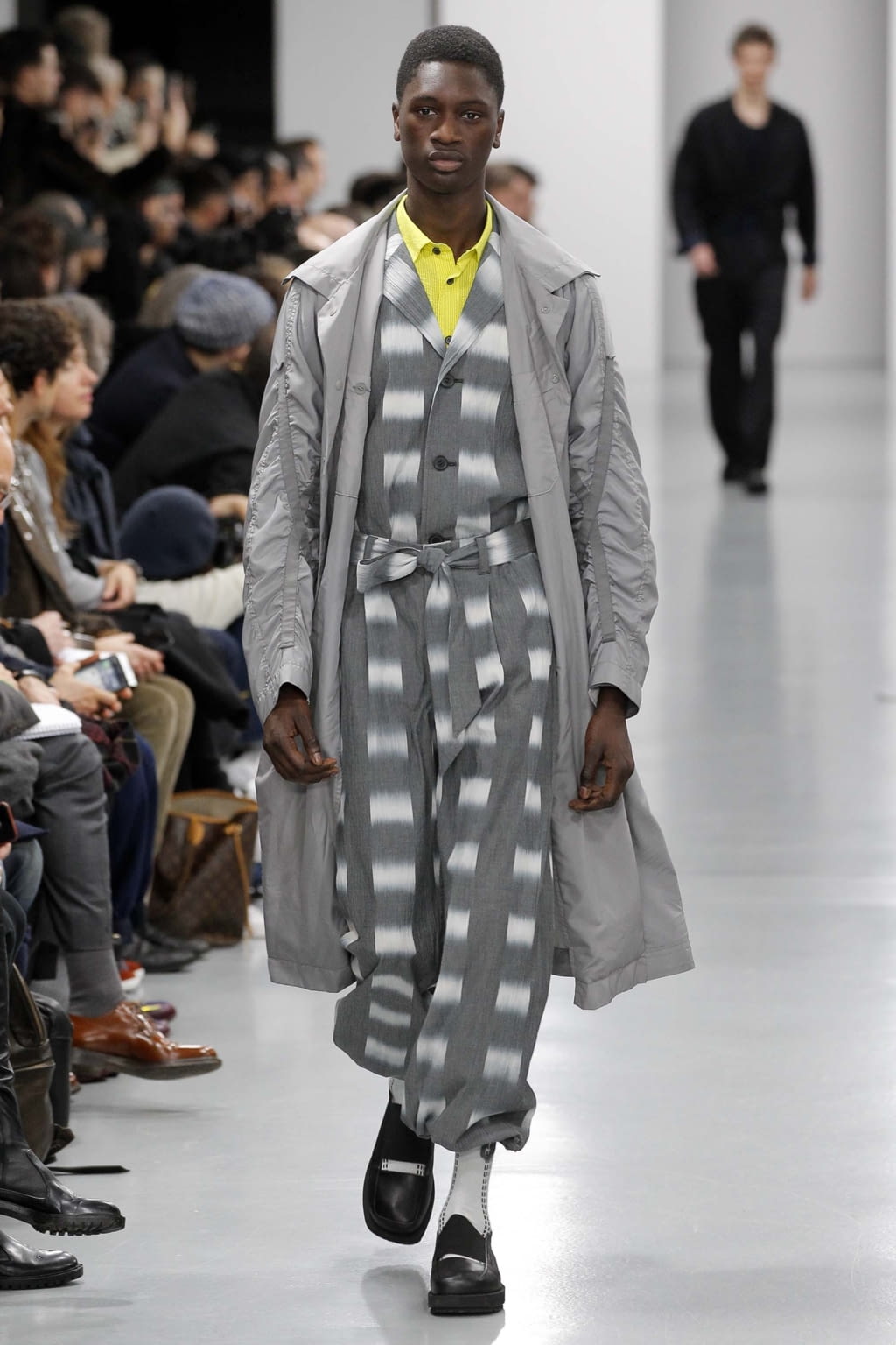 Fashion Week Paris Fall/Winter 2018 look 20 from the Issey Miyake Men collection menswear