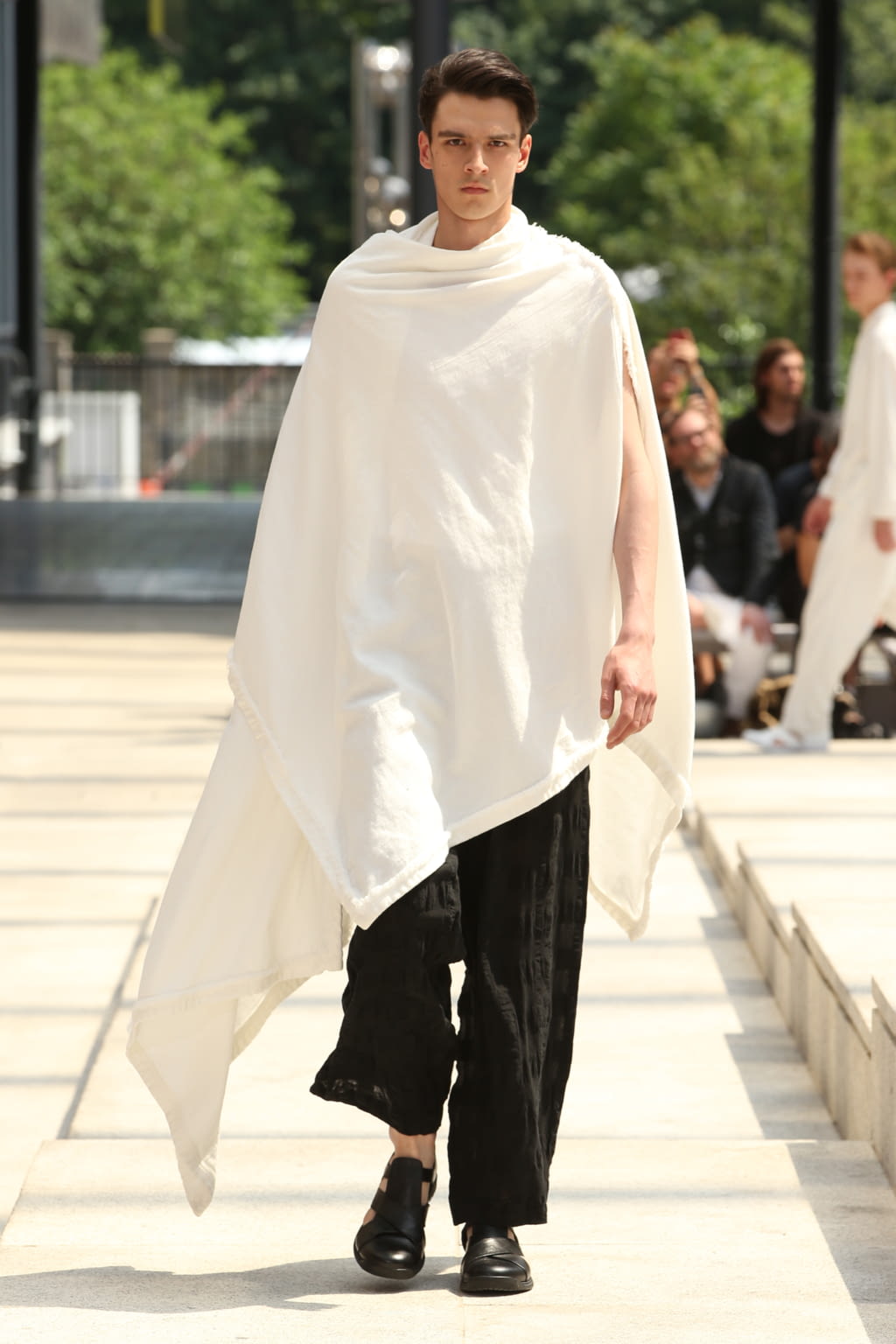 Fashion Week Paris Spring/Summer 2017 look 4 from the Issey Miyake Men collection 男装
