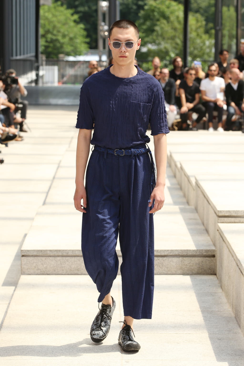Fashion Week Paris Spring/Summer 2017 look 19 from the Issey Miyake Men collection menswear