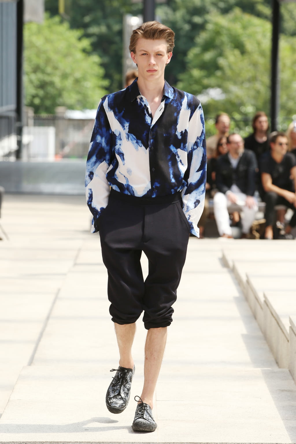 Fashion Week Paris Spring/Summer 2017 look 26 from the Issey Miyake Men collection menswear