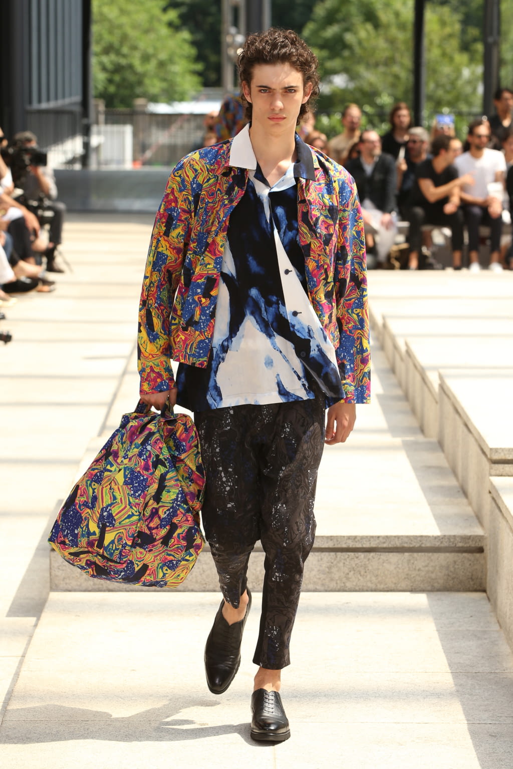 Fashion Week Paris Spring/Summer 2017 look 30 from the Issey Miyake Men collection 男装