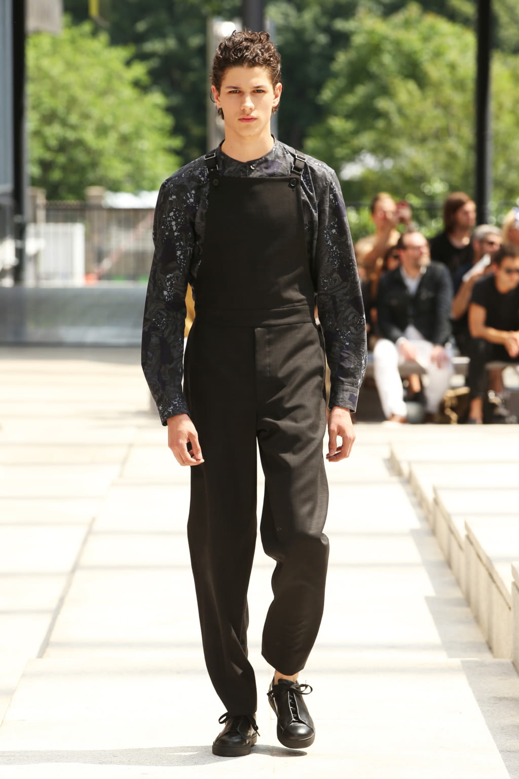 Fashion Week Paris Spring/Summer 2017 look 33 from the Issey Miyake Men collection menswear