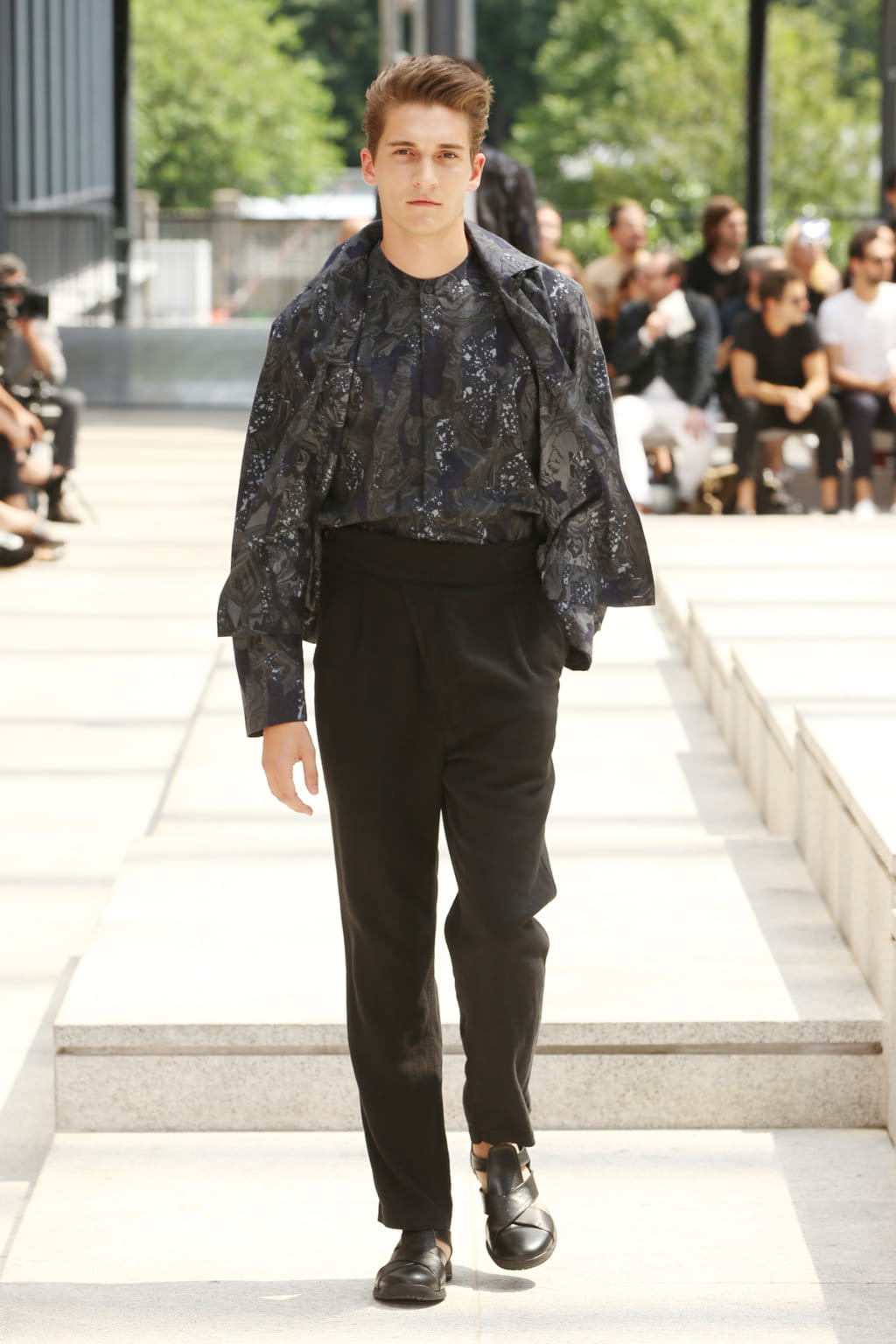 Fashion Week Paris Spring/Summer 2017 look 34 from the Issey Miyake Men collection 男装