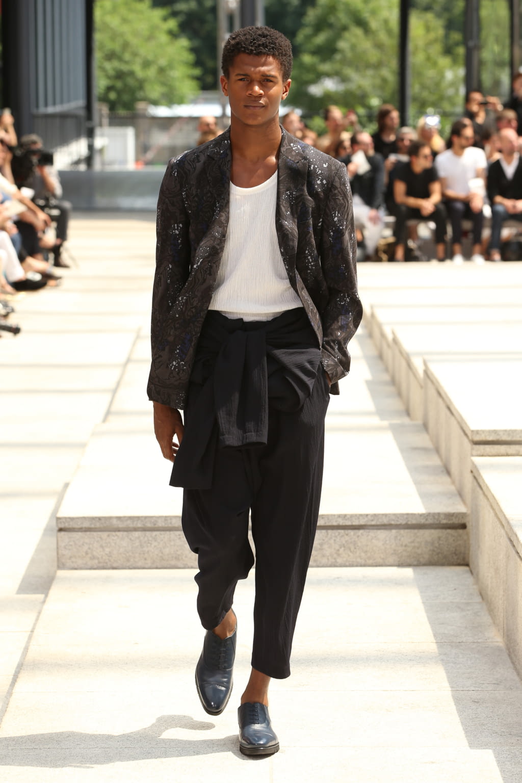 Fashion Week Paris Spring/Summer 2017 look 35 from the Issey Miyake Men collection 男装