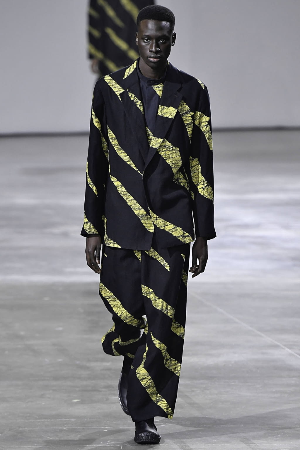 Fashion Week Paris Fall/Winter 2019 look 1 from the Issey Miyake Men collection menswear